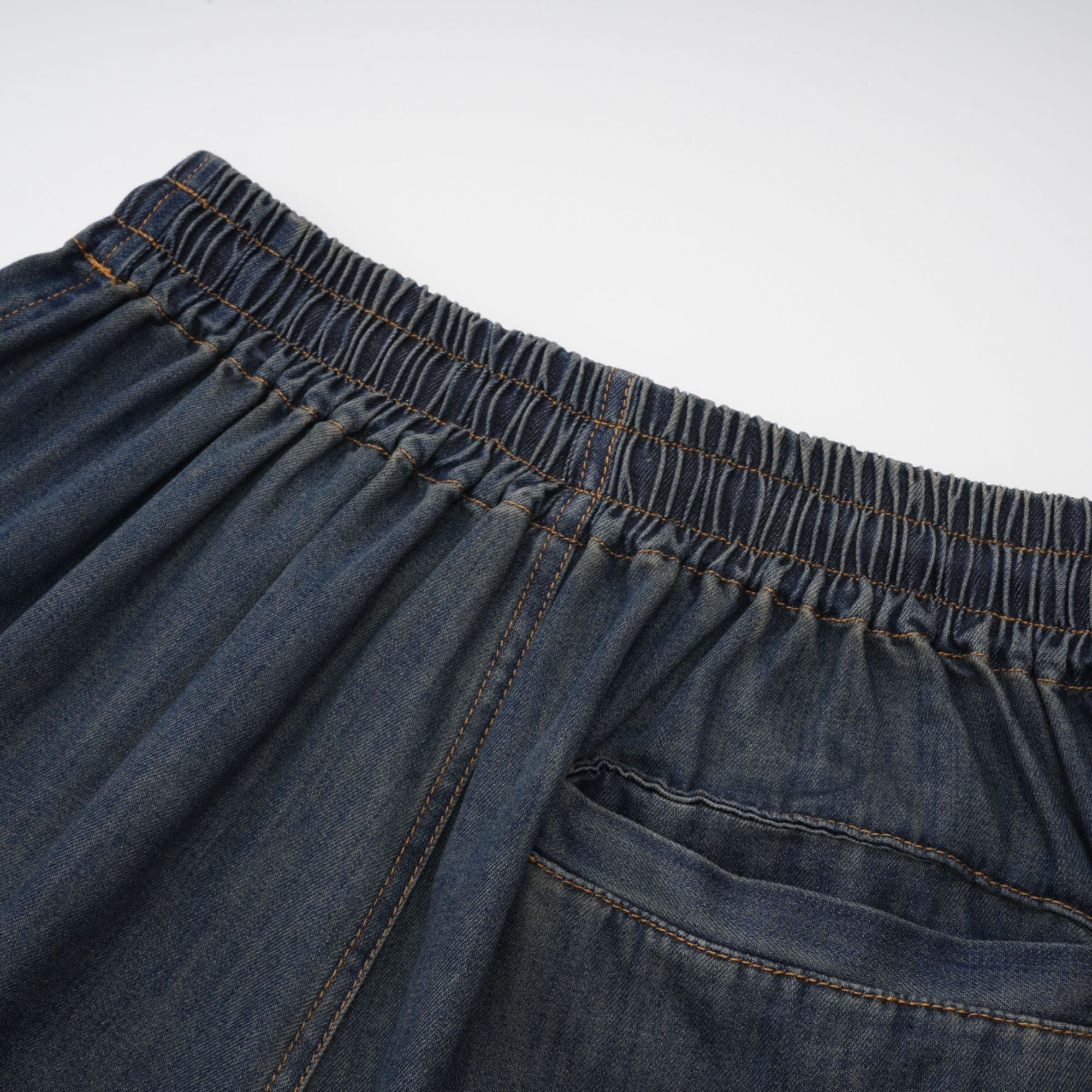 Sylvie matchande set med spetsdetalj i denim – topp och shorts 