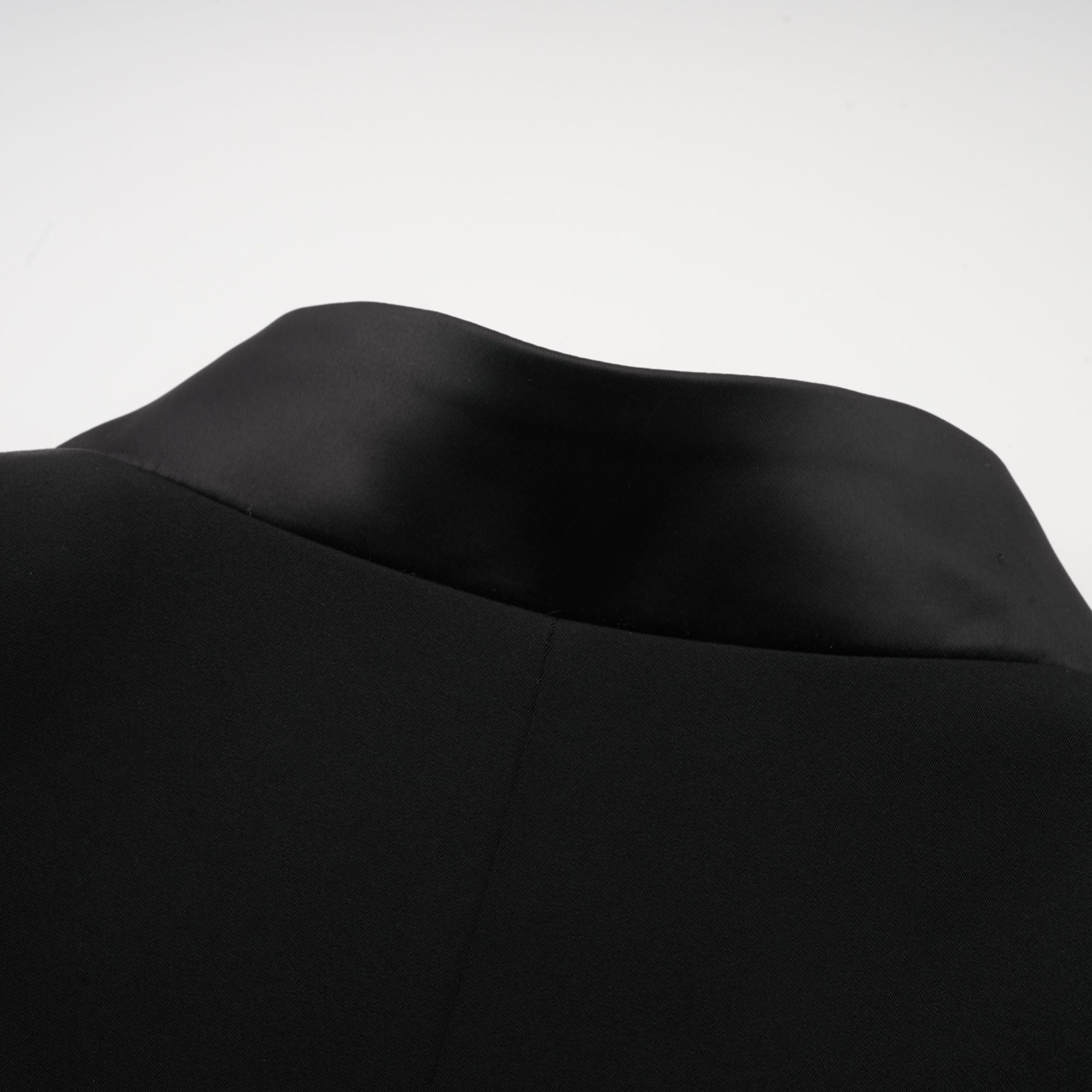 Delphine svart utsmyckad jacka och byxor i matchande set