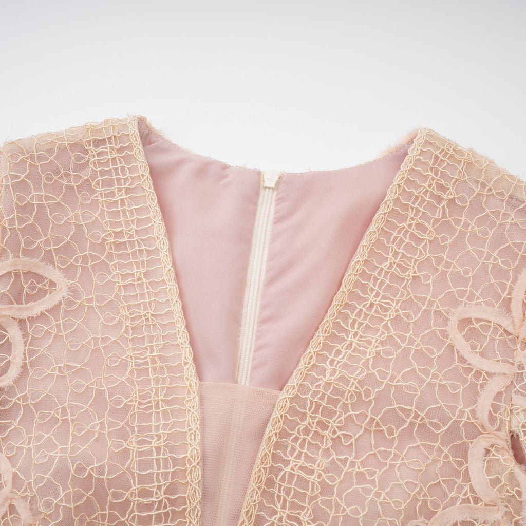 Robe midi neutre en crochet à fausses fleurs Bérengère