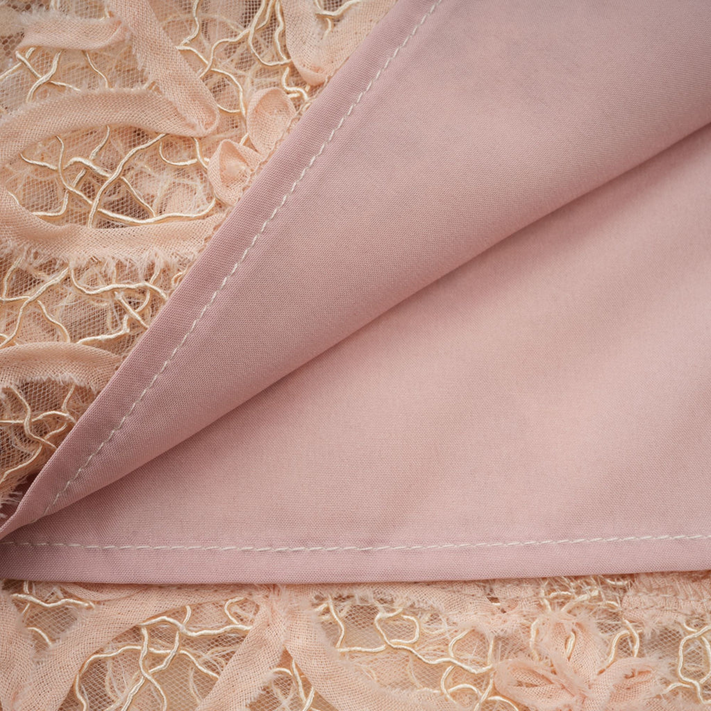 Robe midi neutre en crochet à fausses fleurs Bérengère