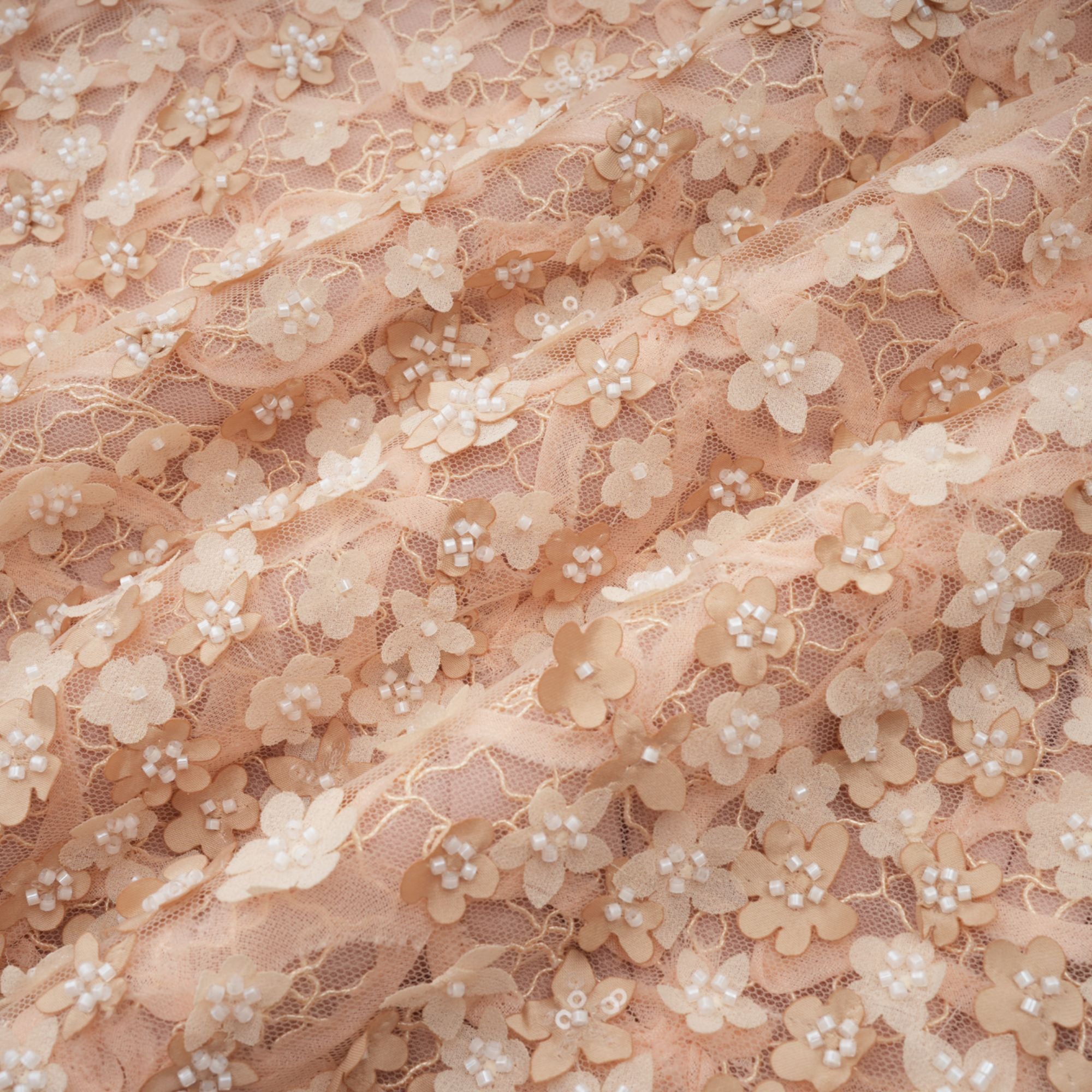 Robe midi neutre en crochet à fausses fleurs Bérengère