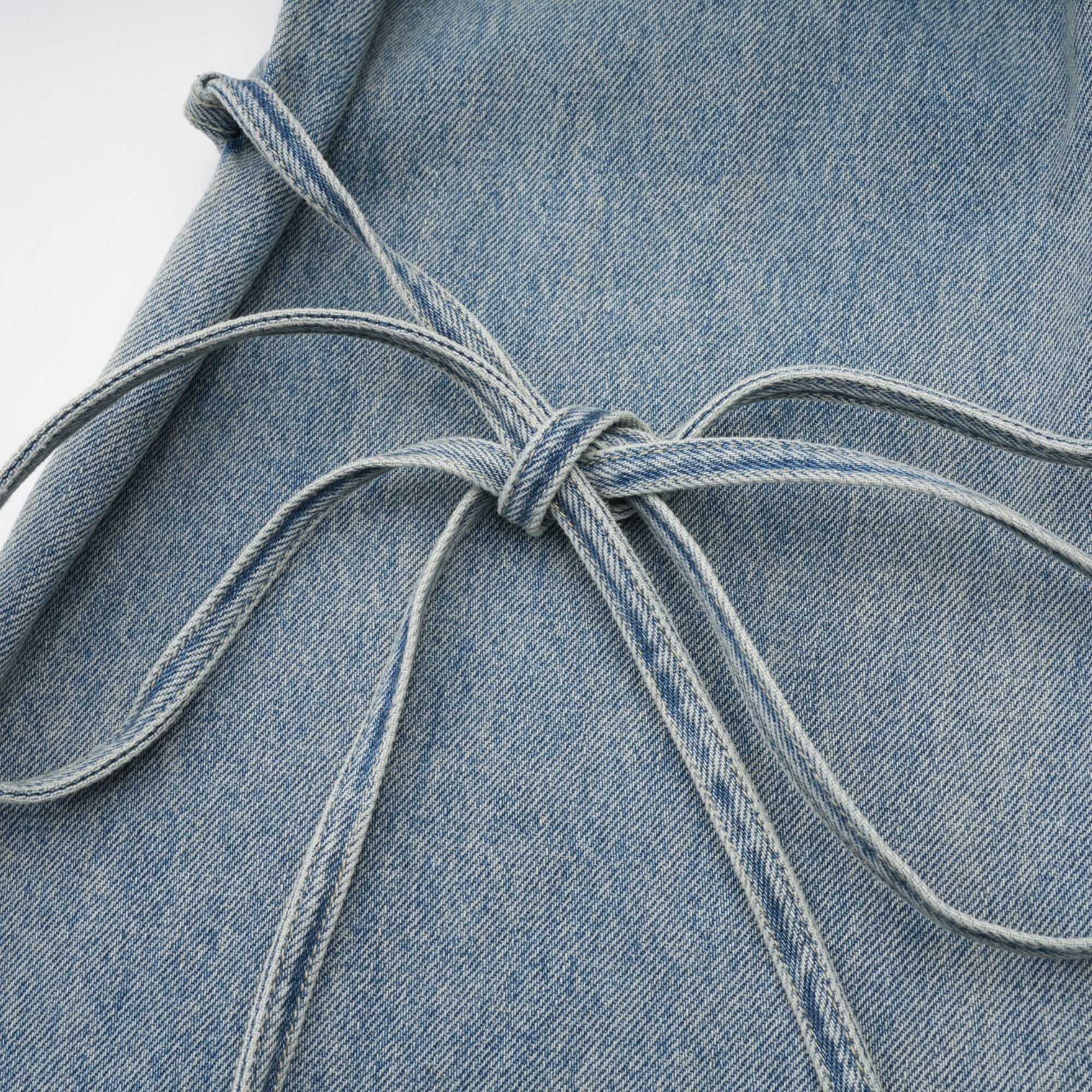 Géraldine jeans med remdetaljer