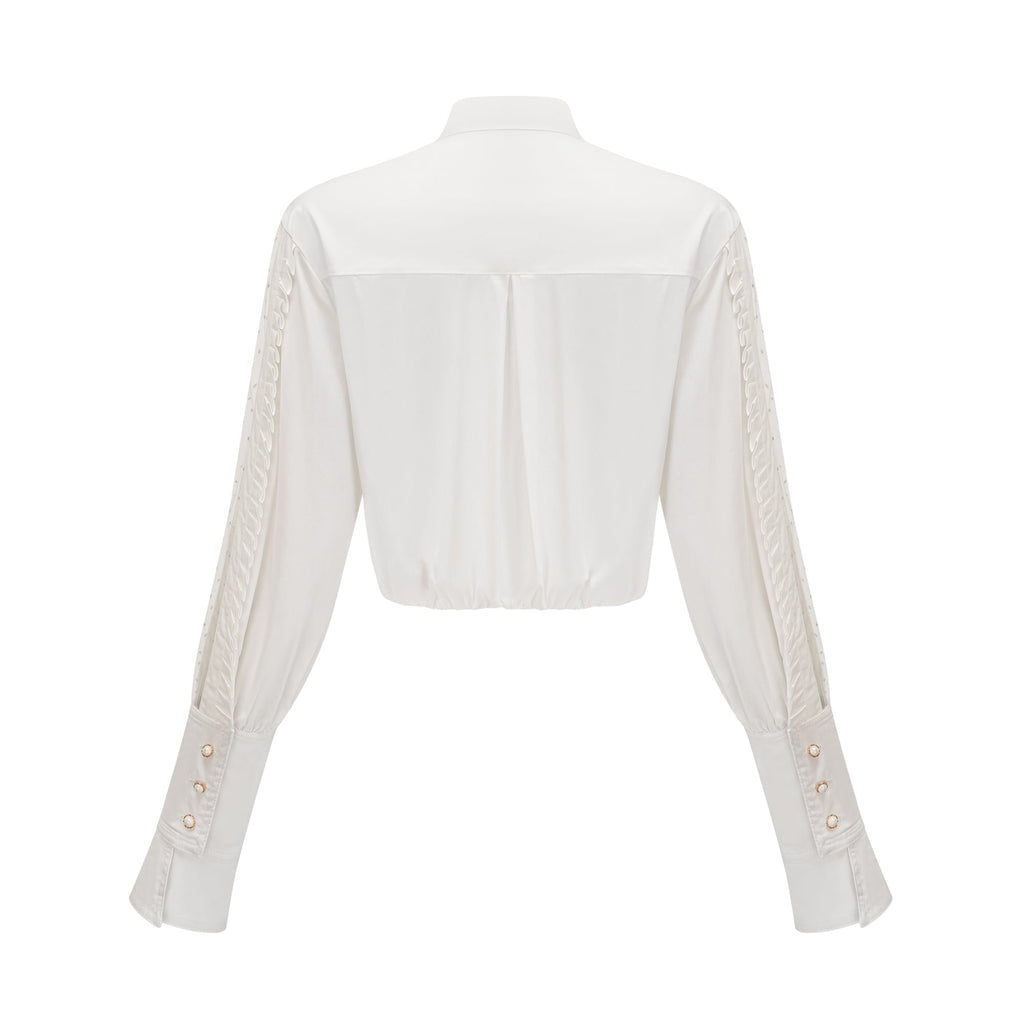 Céleste vit plisserad skjorta med halsdukskrage