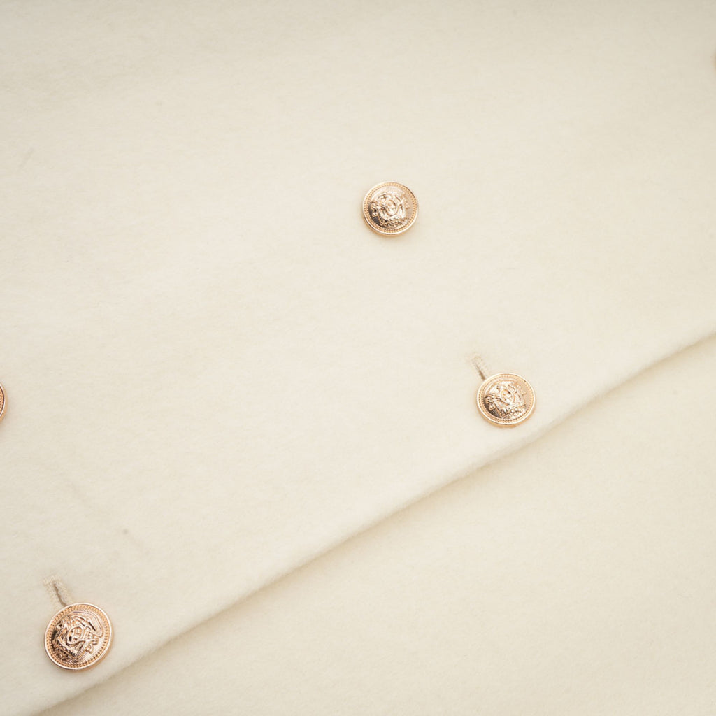 Colette vit ullpälskappa med rosett