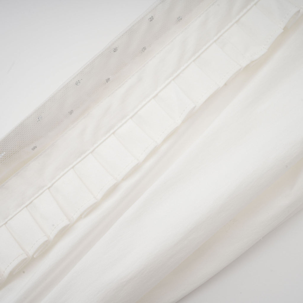 Céleste vit plisserad skjorta med halsdukskrage