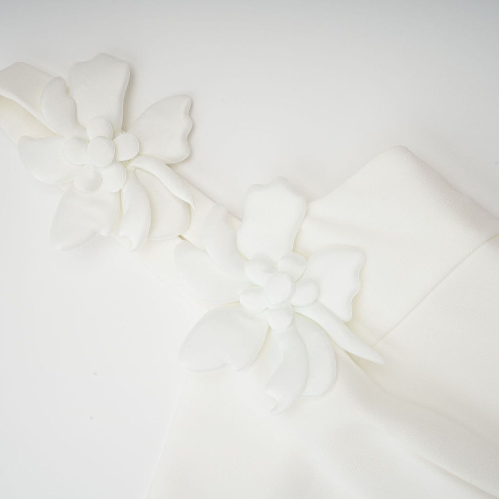 Ariane vit midiklänning med fyrkantig halsringning och blommig konstverk 