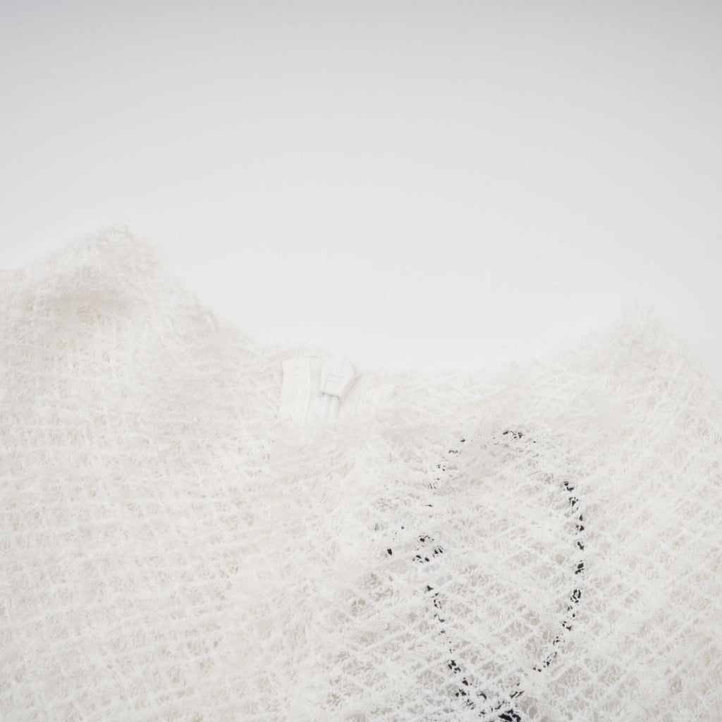 Vit maxiklänning med vågigt mönster i spets från Athena