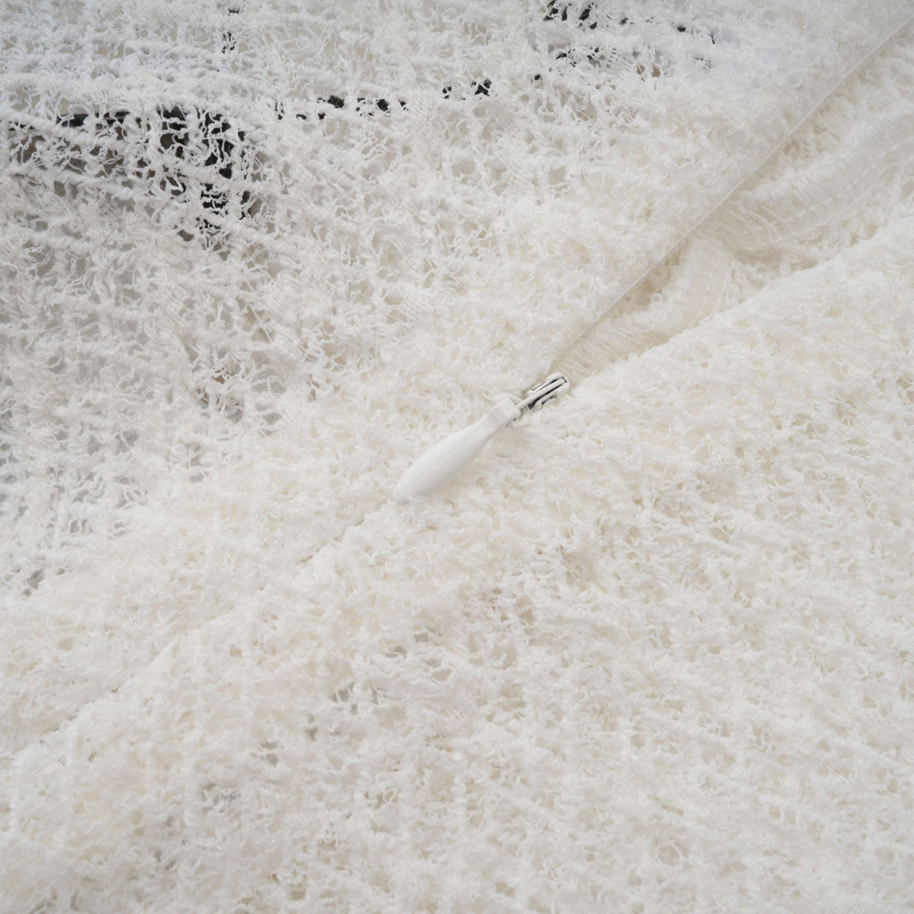 Vit maxiklänning med vågigt mönster i spets från Athena