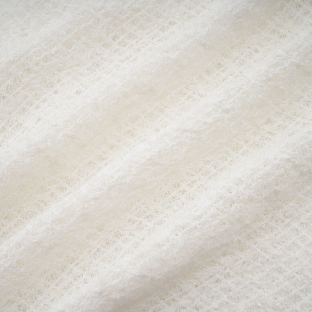 Vit maxiklänning med vågigt mönster i spets från Athena