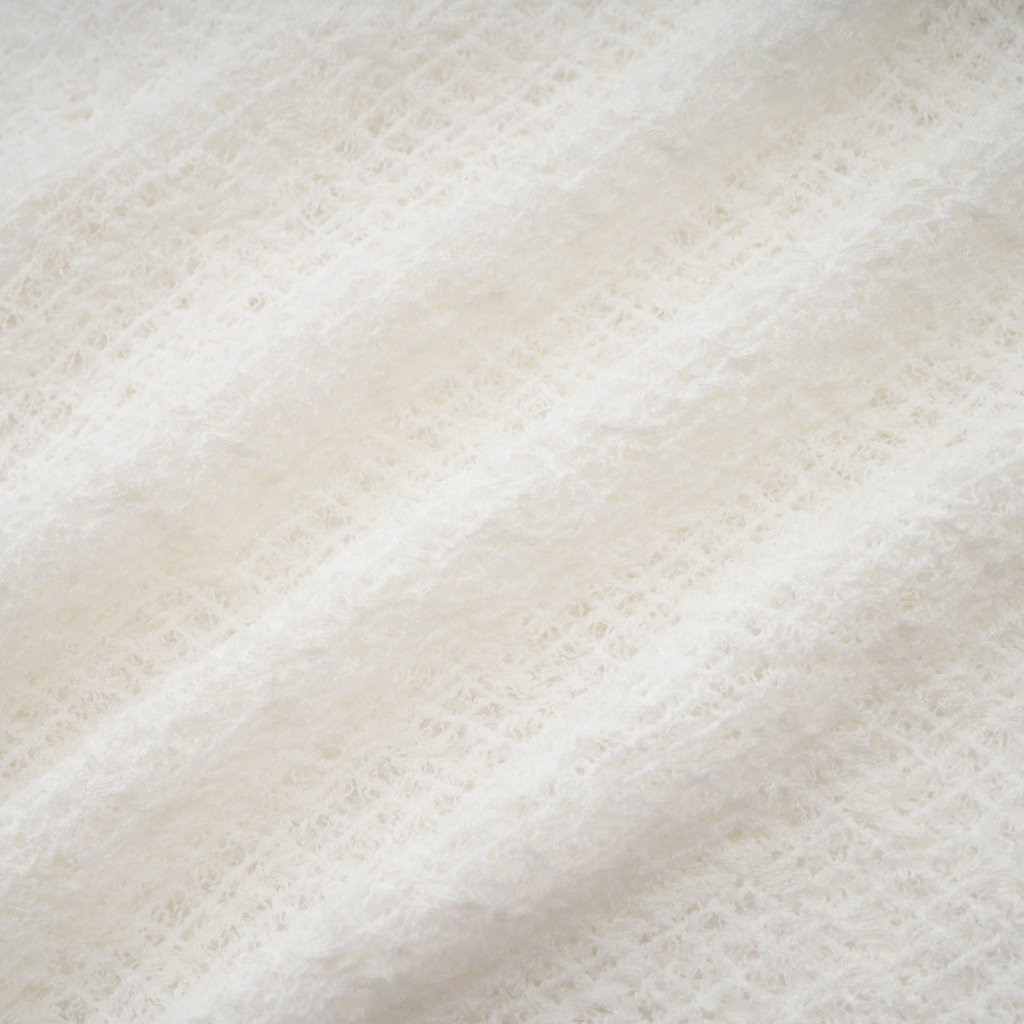 Vit maxiklänning med vågigt mönster i spets från Athena