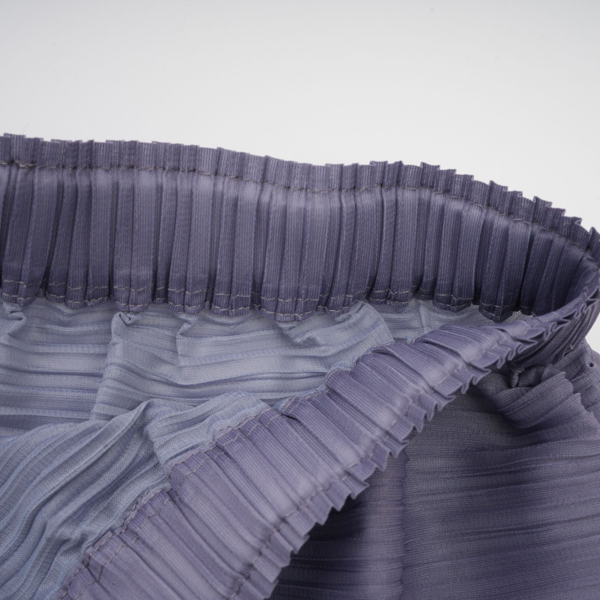 Agathe lila, gradientfärgad, rynkig blus och byxor i matchande set