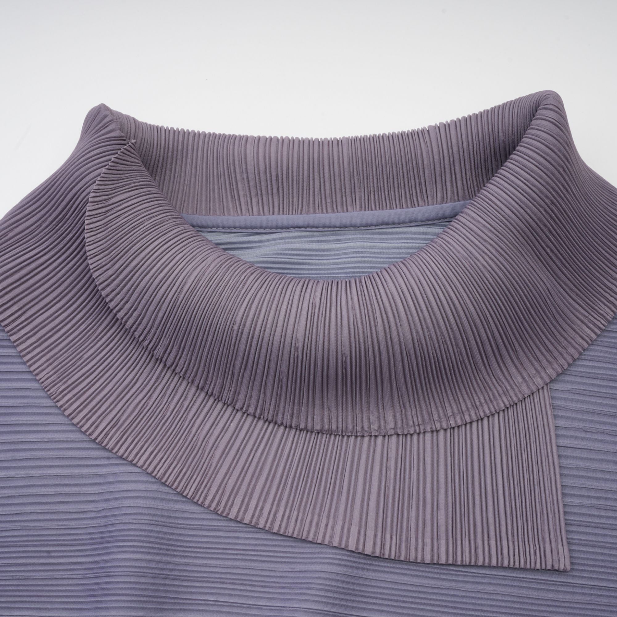 Agathe lila, gradientfärgad, rynkig blus och byxor i matchande set