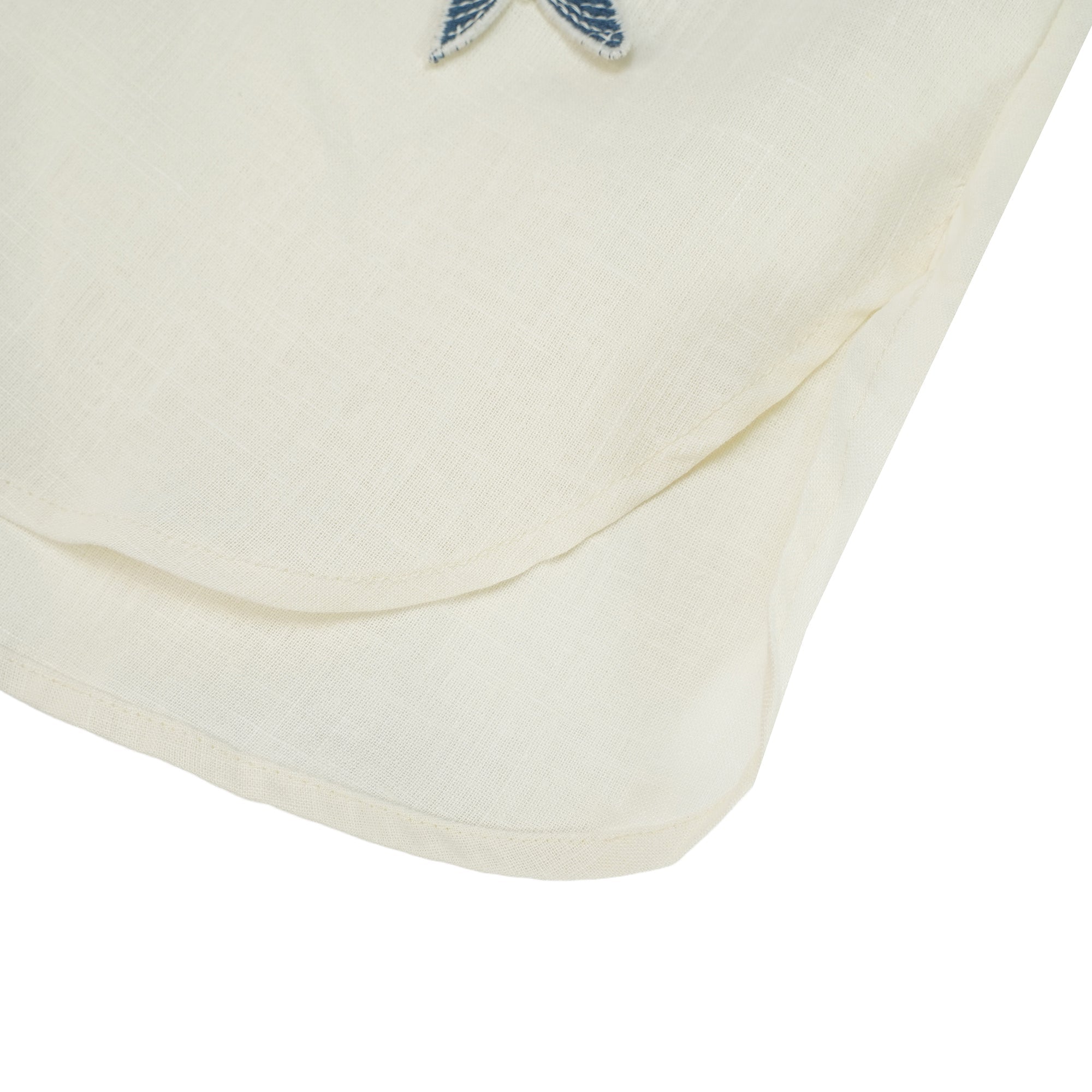 Ophélie Vitt Set med Broderad Skjorta och Shorts med Fjärilsmotiv