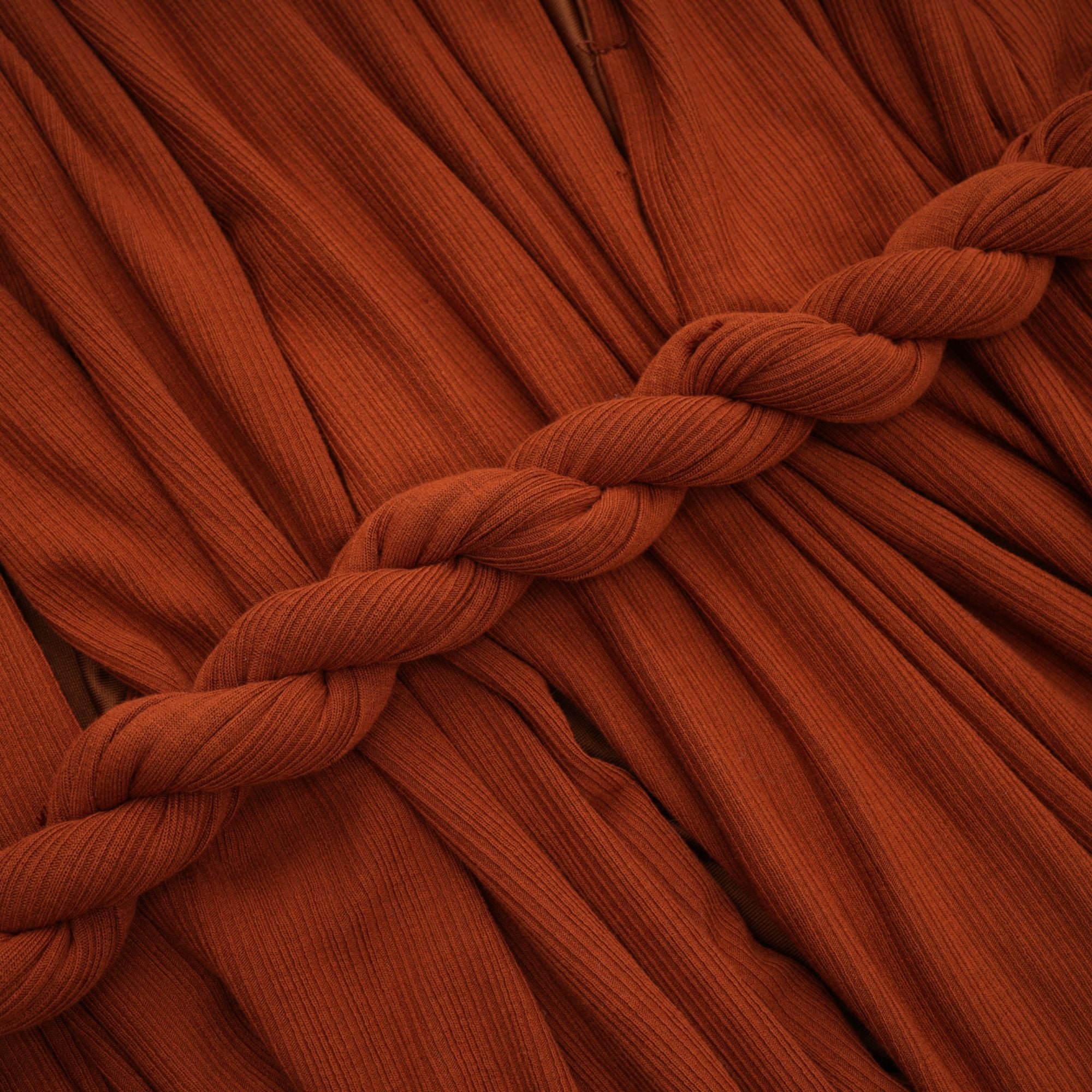 Célestine brunt matchande set med vriden utskuren topp och kjol