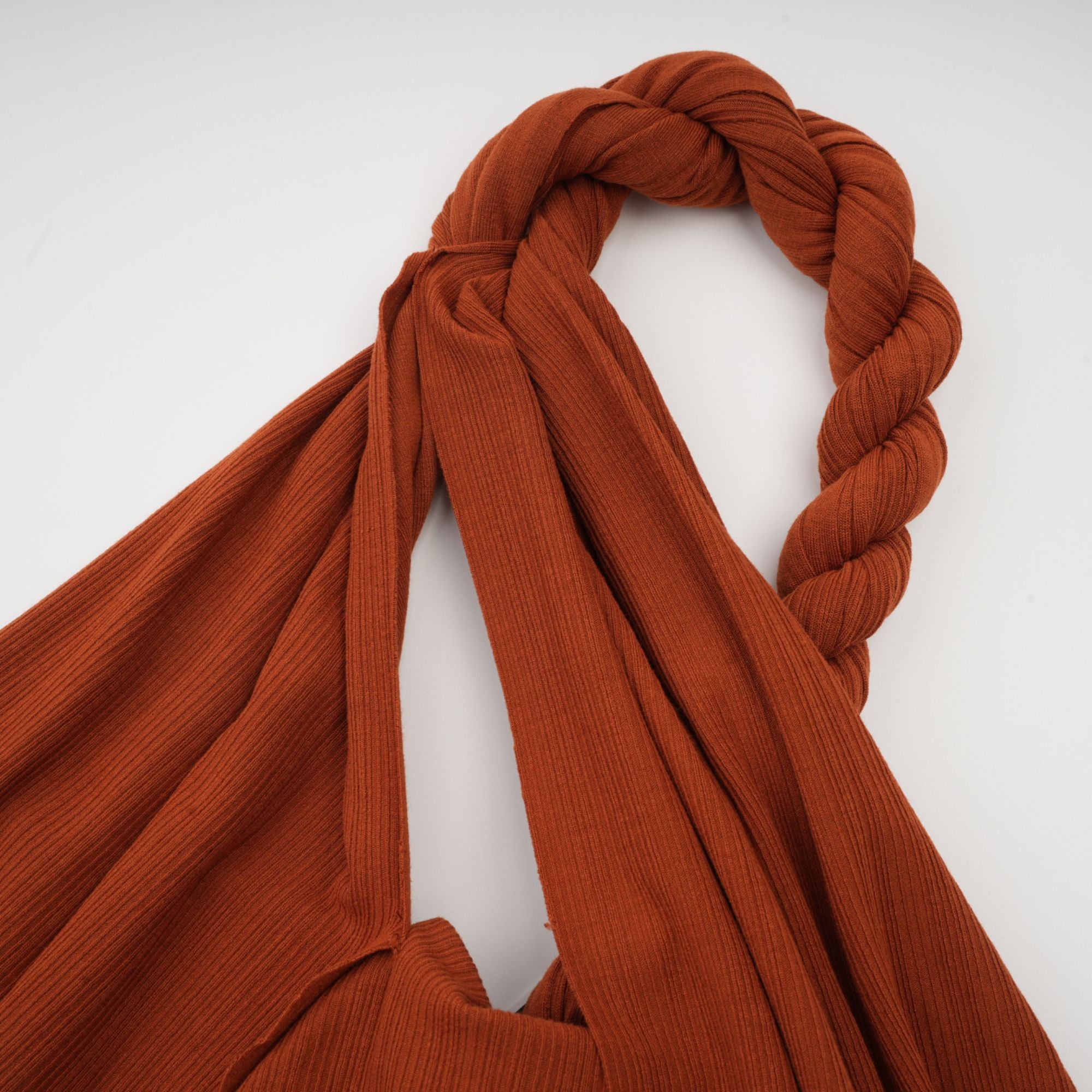 Célestine brunt matchande set med vriden utskuren topp och kjol