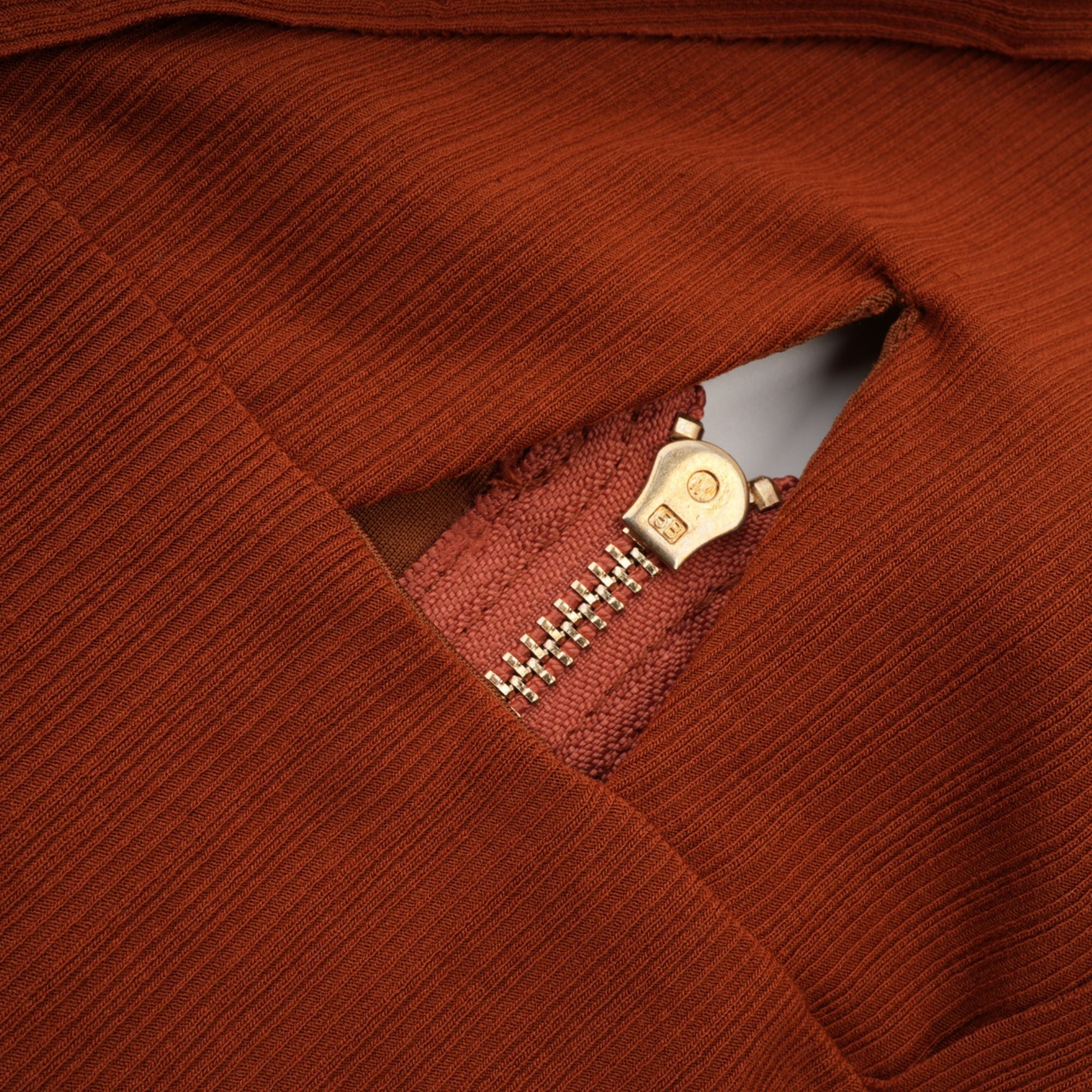 Célestine brunt matchande set med vriden utskuren topp och kjol