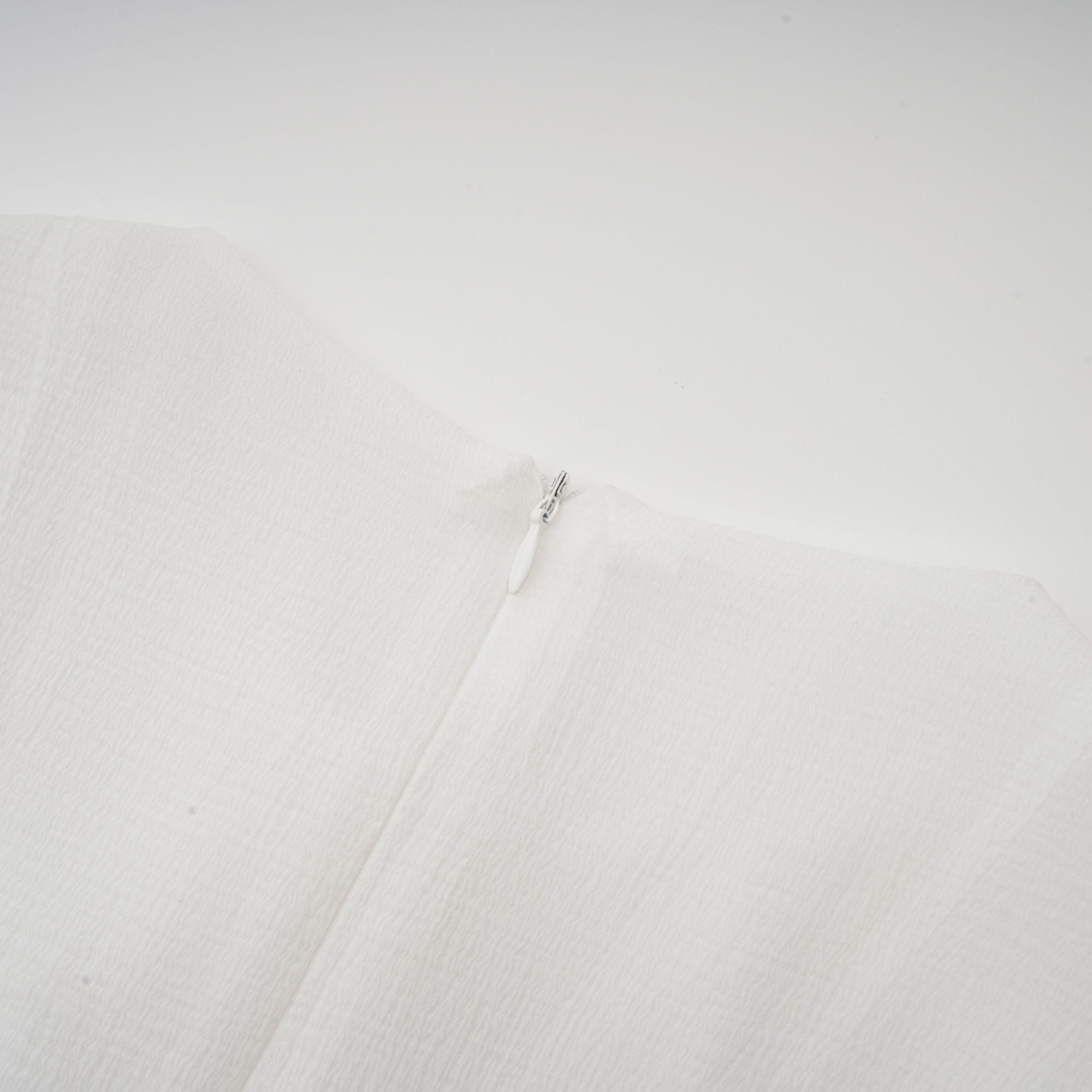 Anaïs halvtransparent utsvängd miniklänning