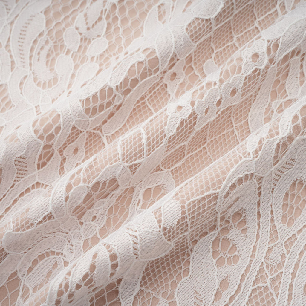 Arantxa vit plisserad maxiklänning i spets