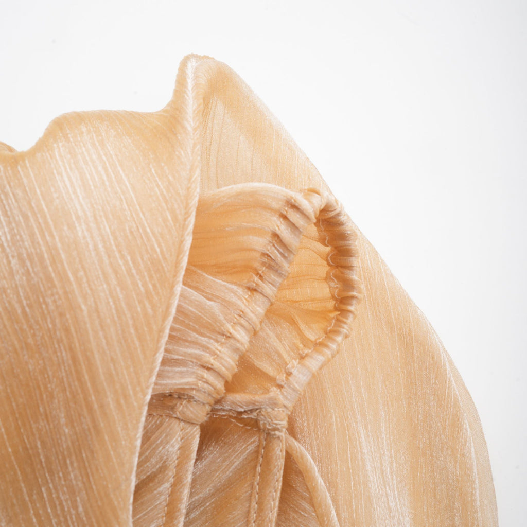 Adelina guldfärgad miniklänning med kristaller och paneler 