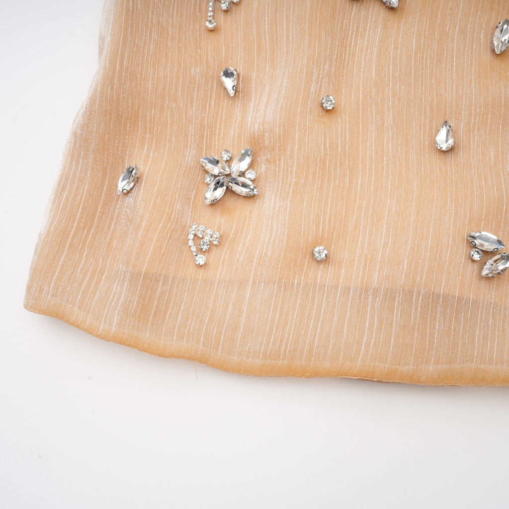 Adelina guldfärgad miniklänning med kristaller och paneler 