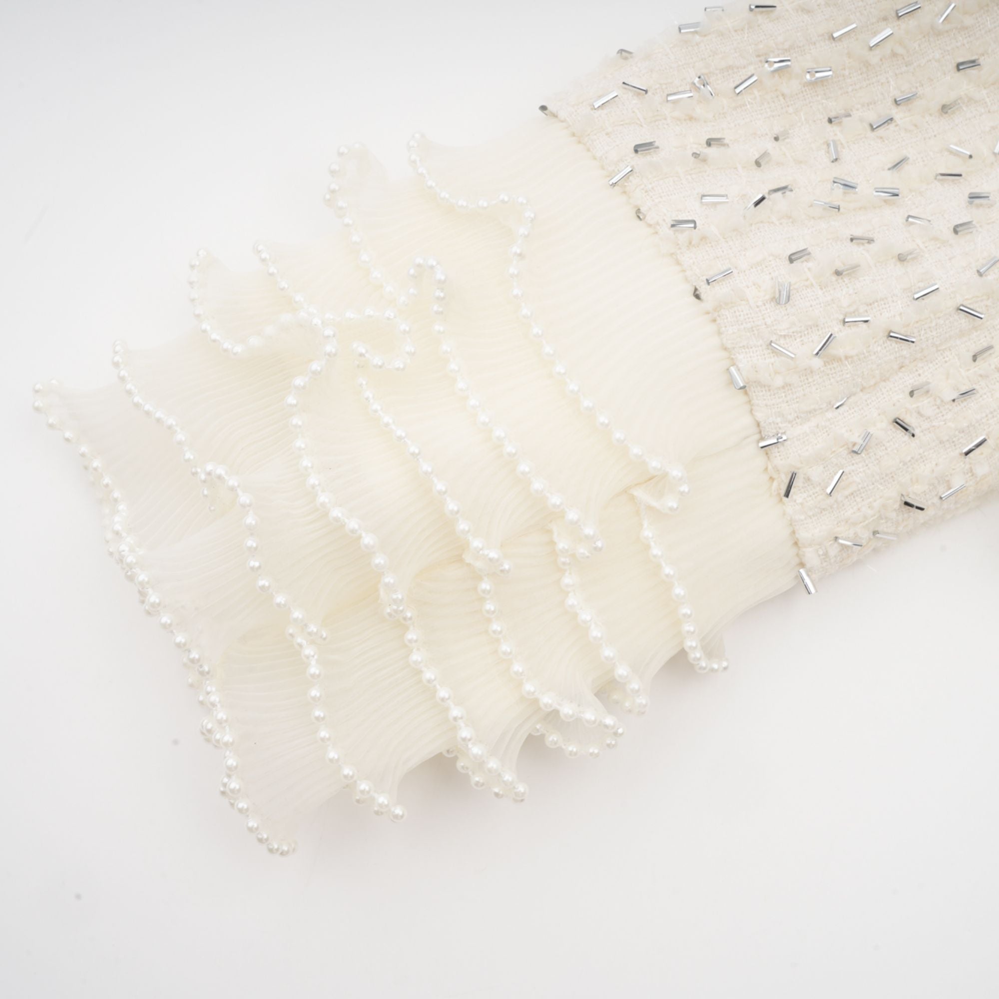 Blanche vit pärl- och volangbeskuren jacka