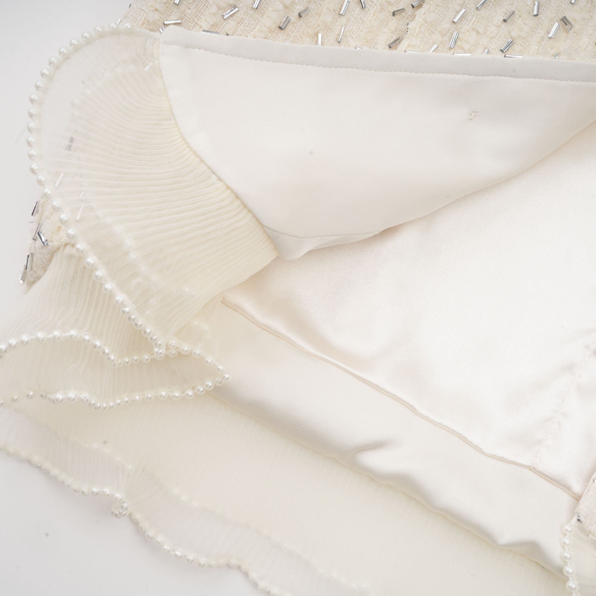 Blanche vit pärl- och volangbeskuren jacka