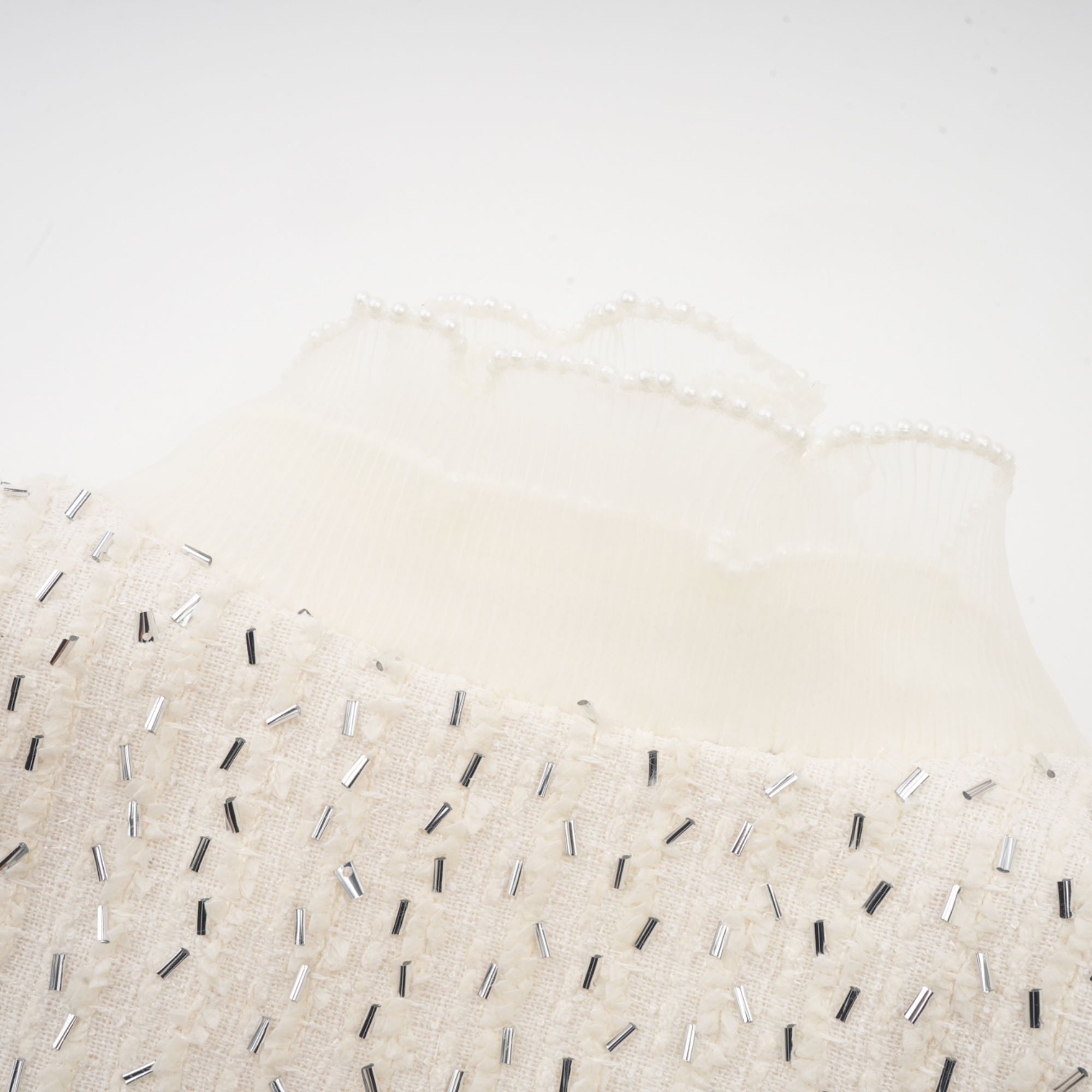 Blanche vit pärl- och volangbeskuren jacka