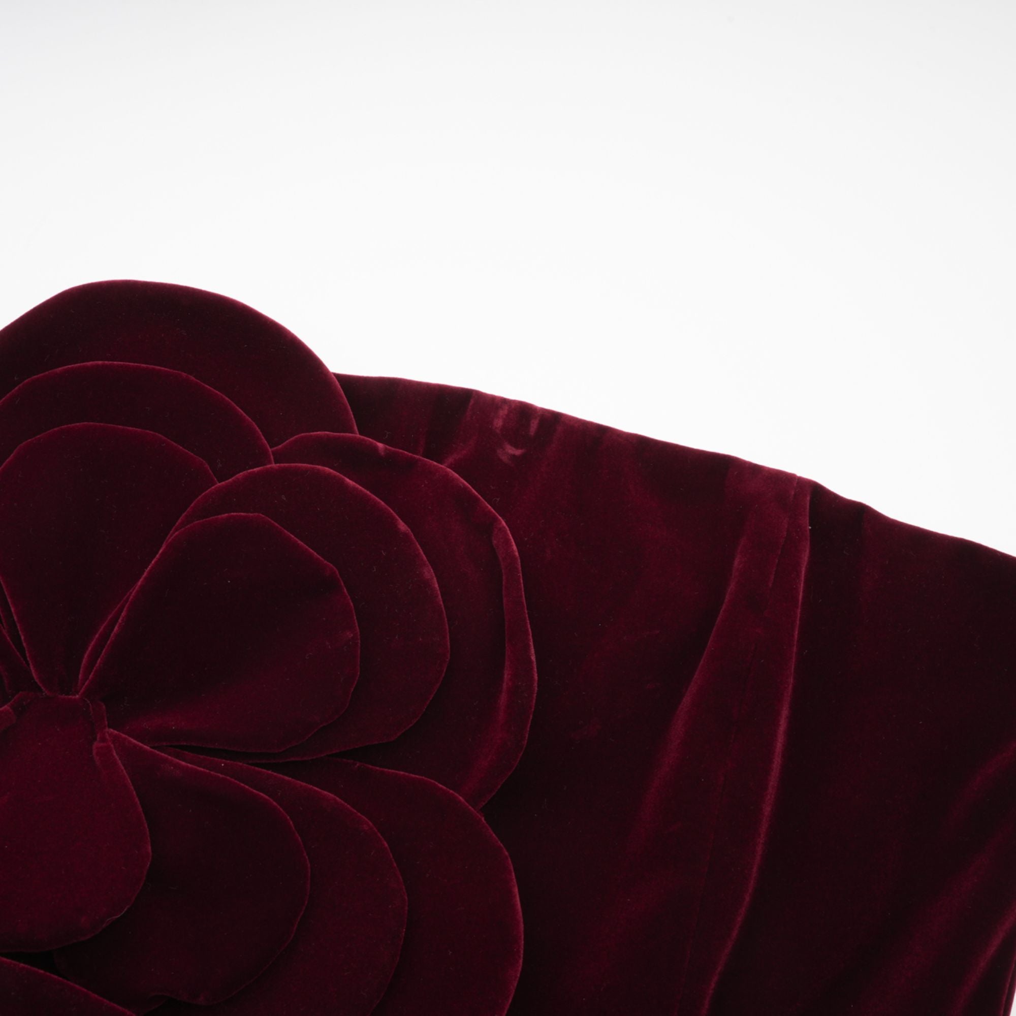 Robe longue rouge azur à appliqués floraux