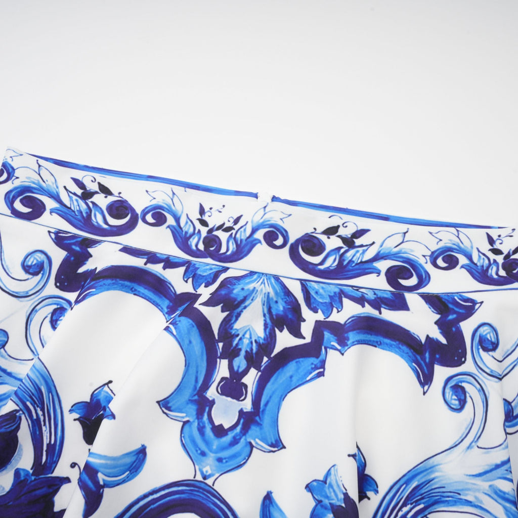 Allegra matchande set med grafiskt tryck, topp och kjol