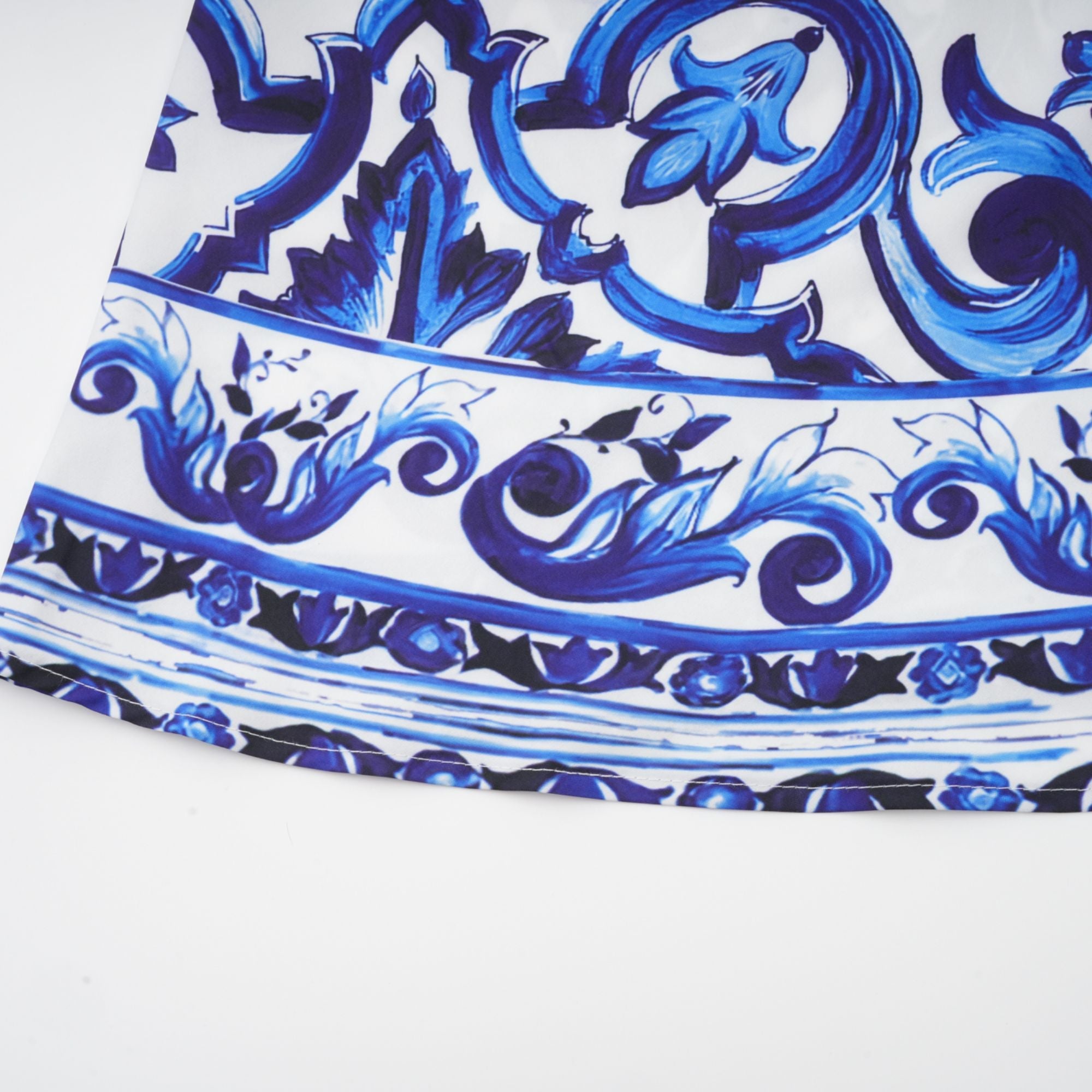 Allegra matchande set med grafiskt tryck, topp och kjol