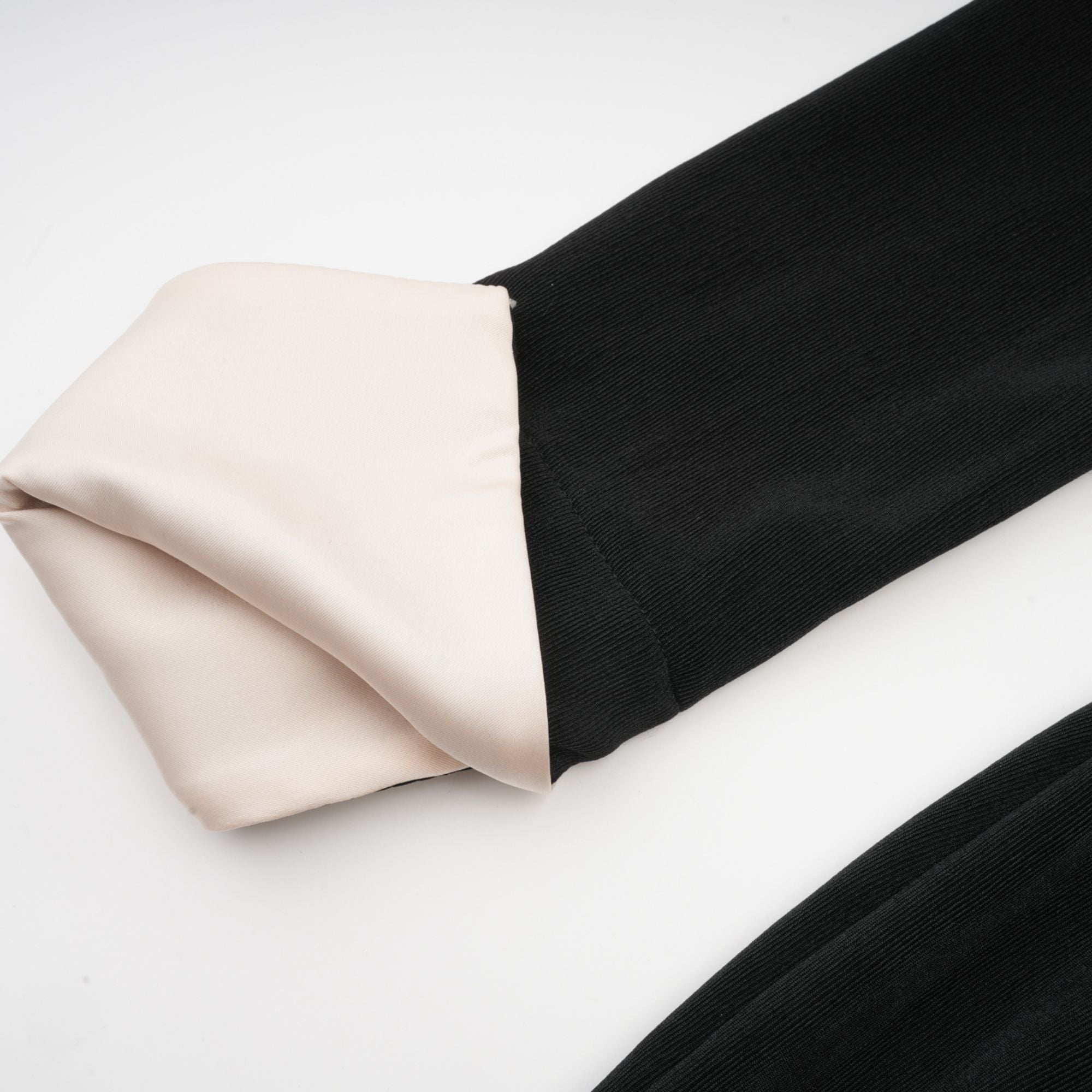 Karine contrast-color bowknot v-neck maxi dress