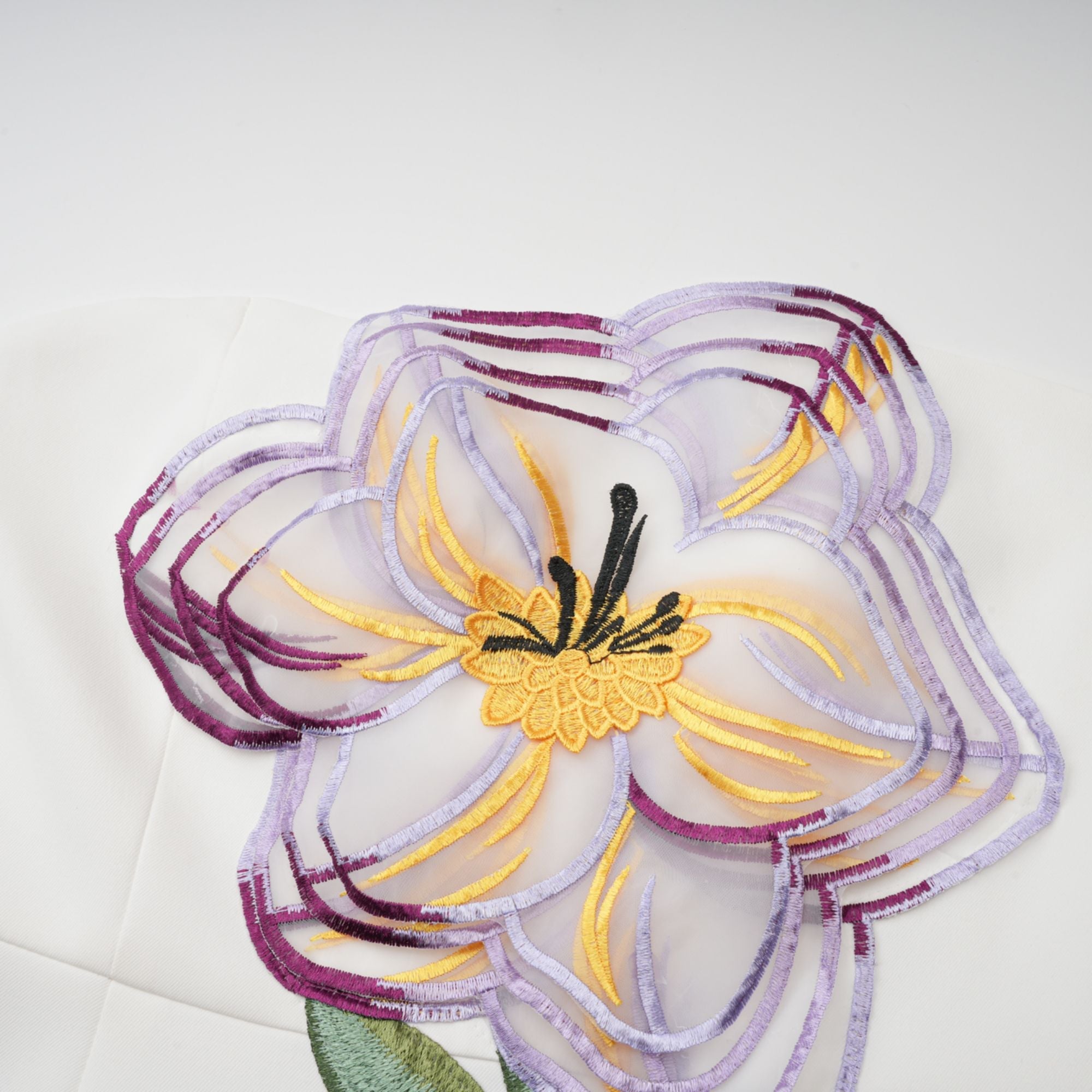 Irène Vit Off-Shoulder Paljett Blommig Broderad Miniklänning