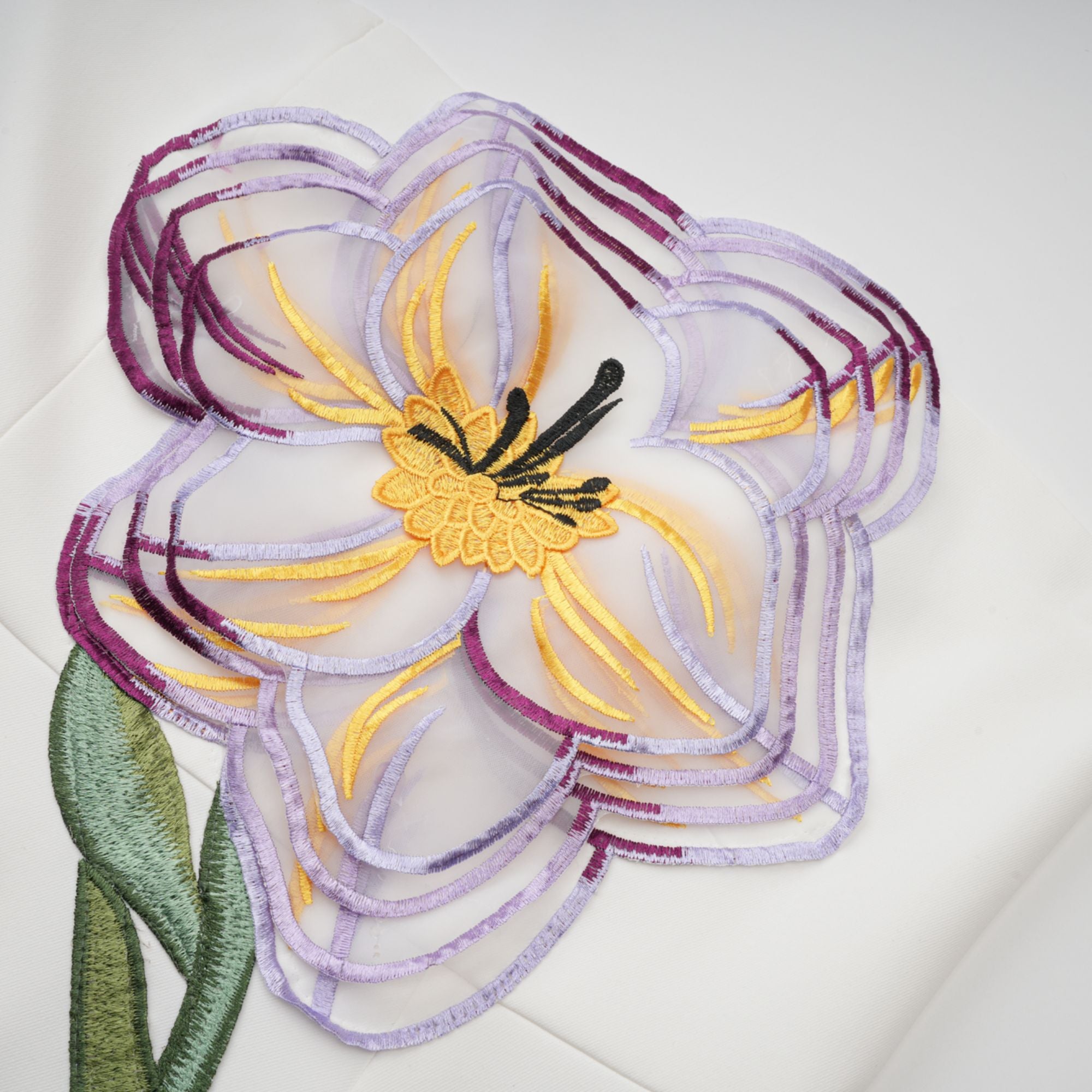 Irène Vit Off-Shoulder Paljett Blommig Broderad Miniklänning