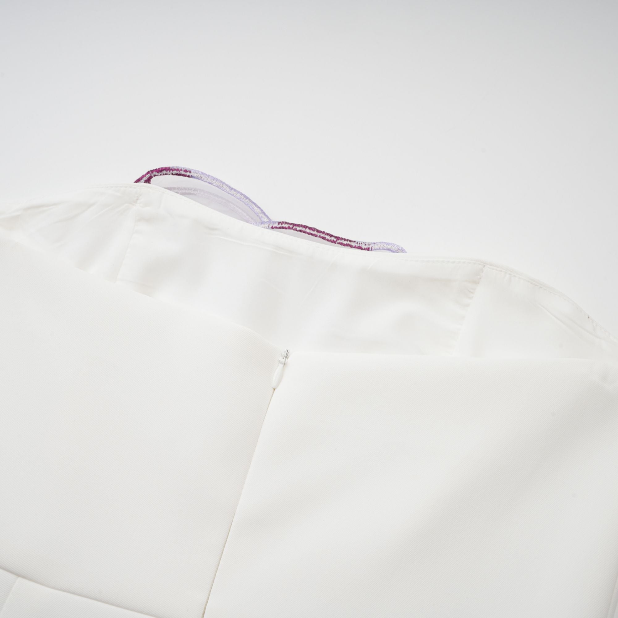 Irène Vit Off-Shoulder Paljett Blommig Broderad Miniklänning