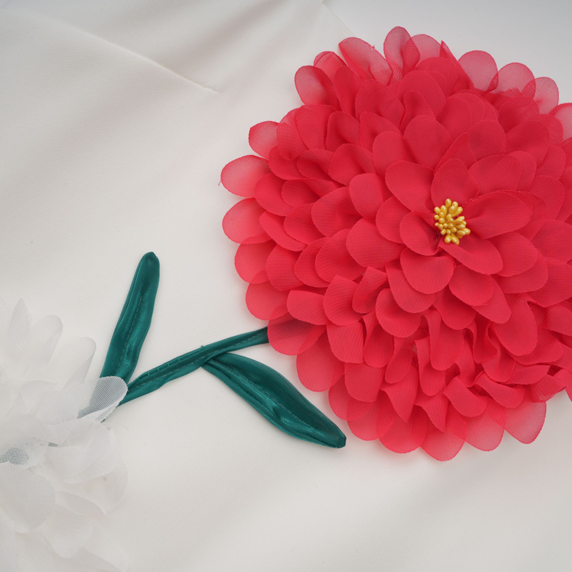 Véronique white 3d-petal sleeveless mini dress