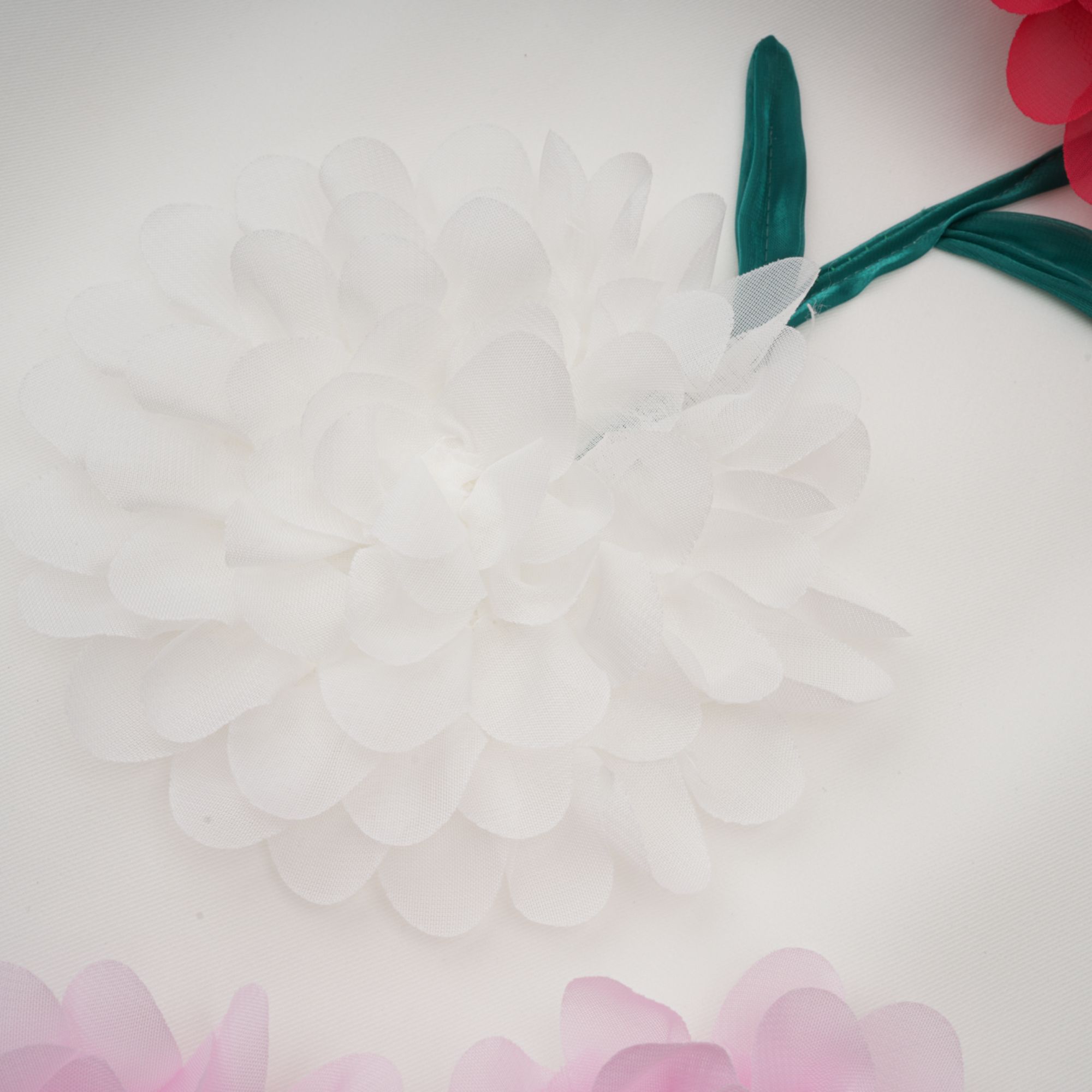 Véronique white 3d-petal sleeveless mini dress