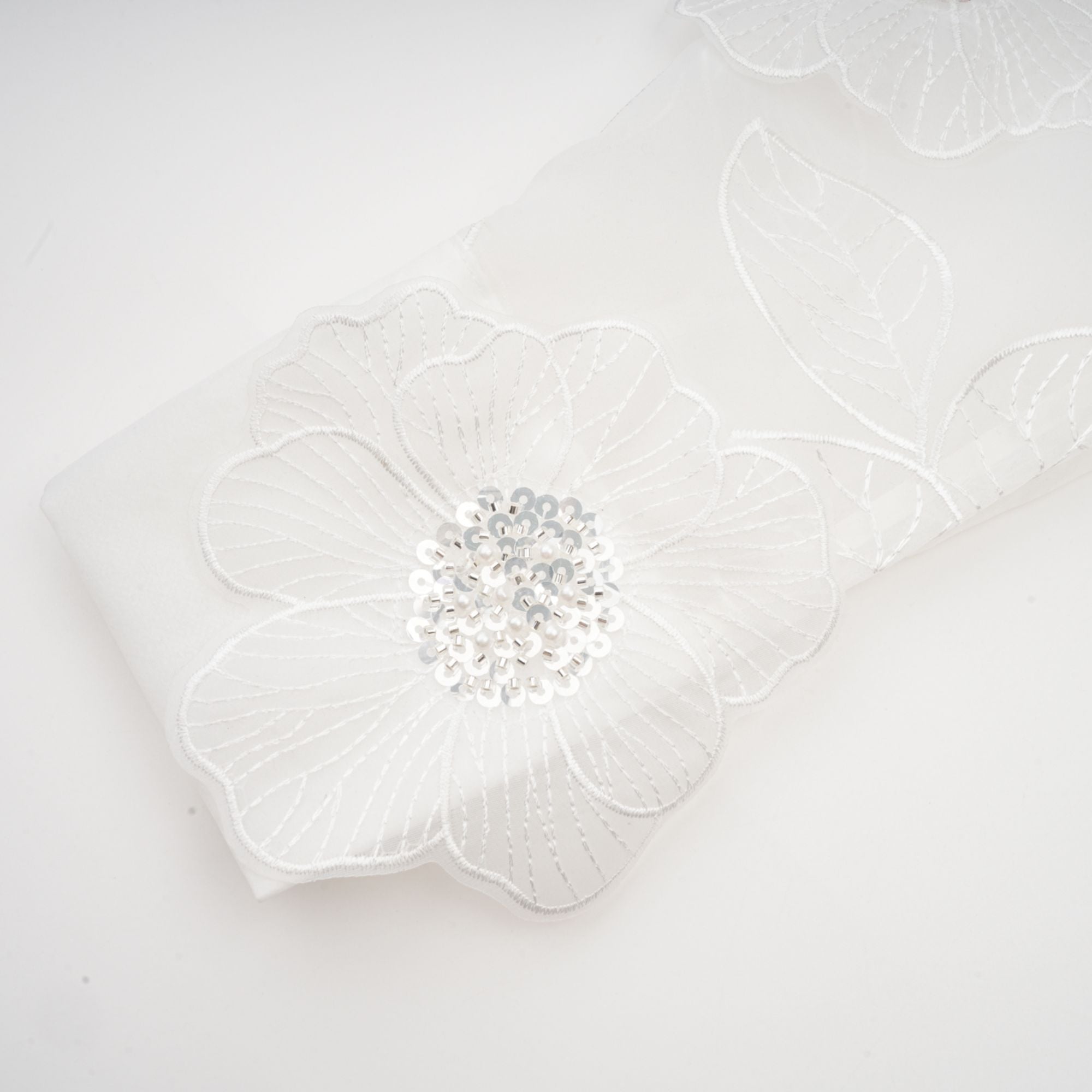 Béatrix vit, utsmyckad, halvtransparent skjorta