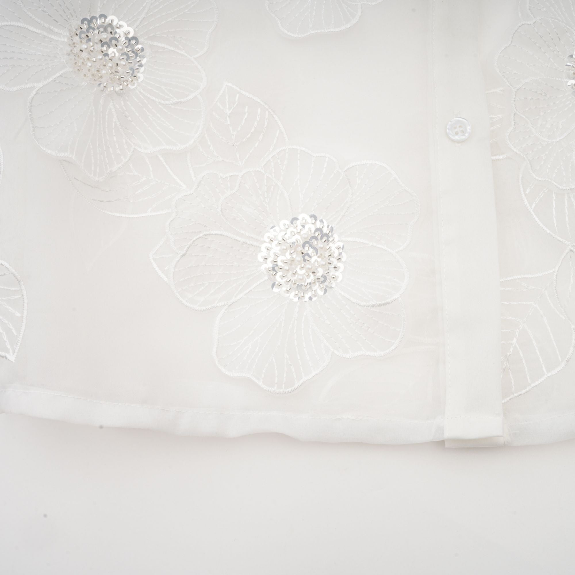 Béatrix vit, utsmyckad, halvtransparent skjorta