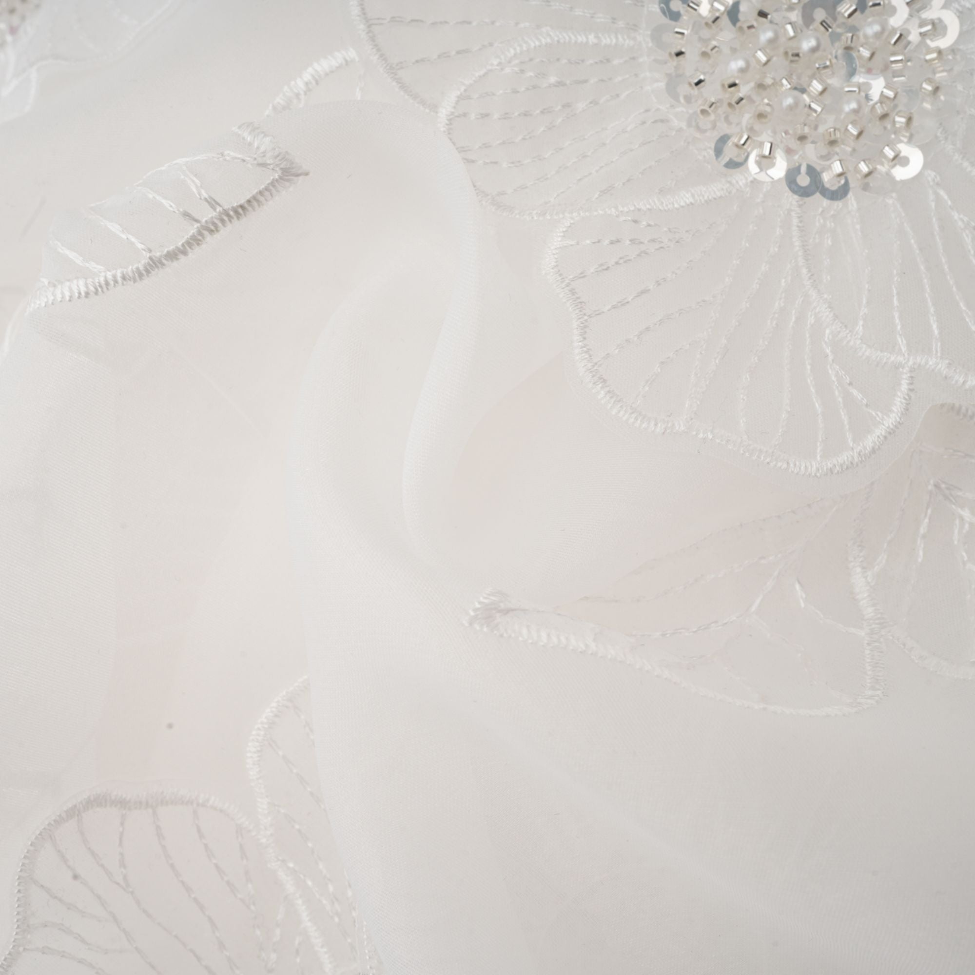 Béatrix vit, utsmyckad, halvtransparent skjorta