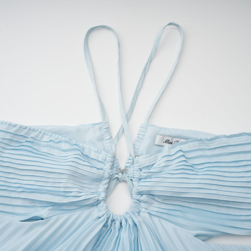 Andréa Blå Plisserad Maxiklänning med Utskurna Detaljer