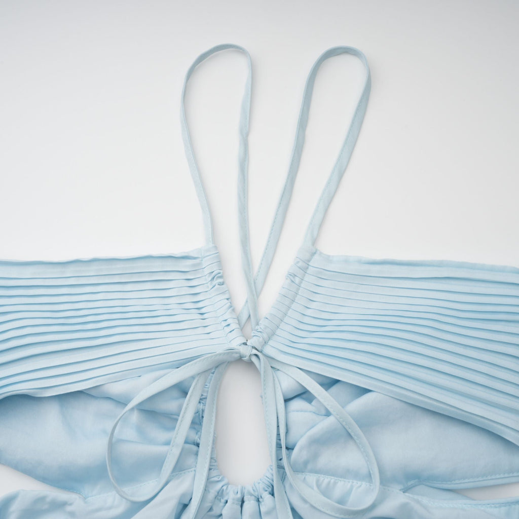 Andréa Blå Plisserad Maxiklänning med Utskurna Detaljer