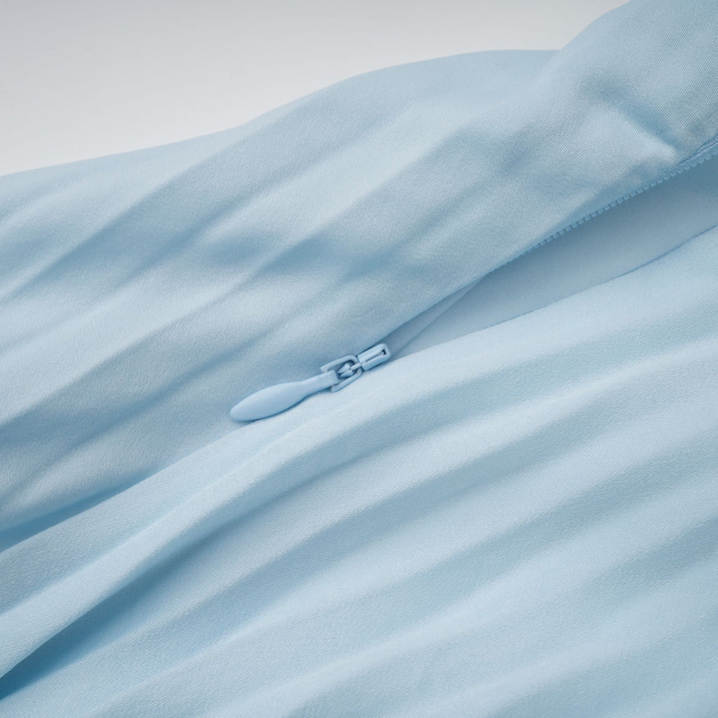 Andréa Blå Plisserad Maxiklänning med Utskurna Detaljer