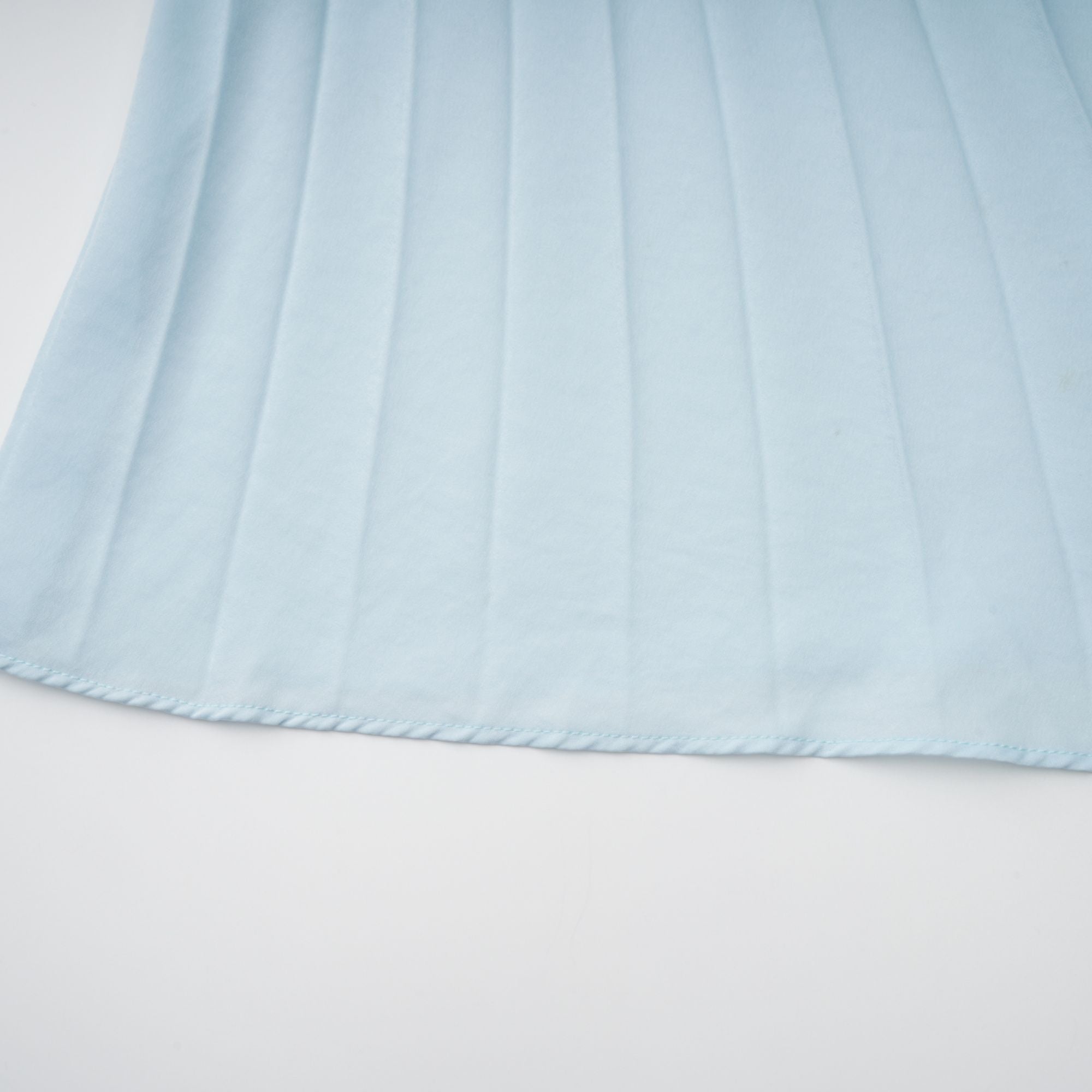 Andréa Blå Plisserad Maxiklänning med Utskurna Detaljer