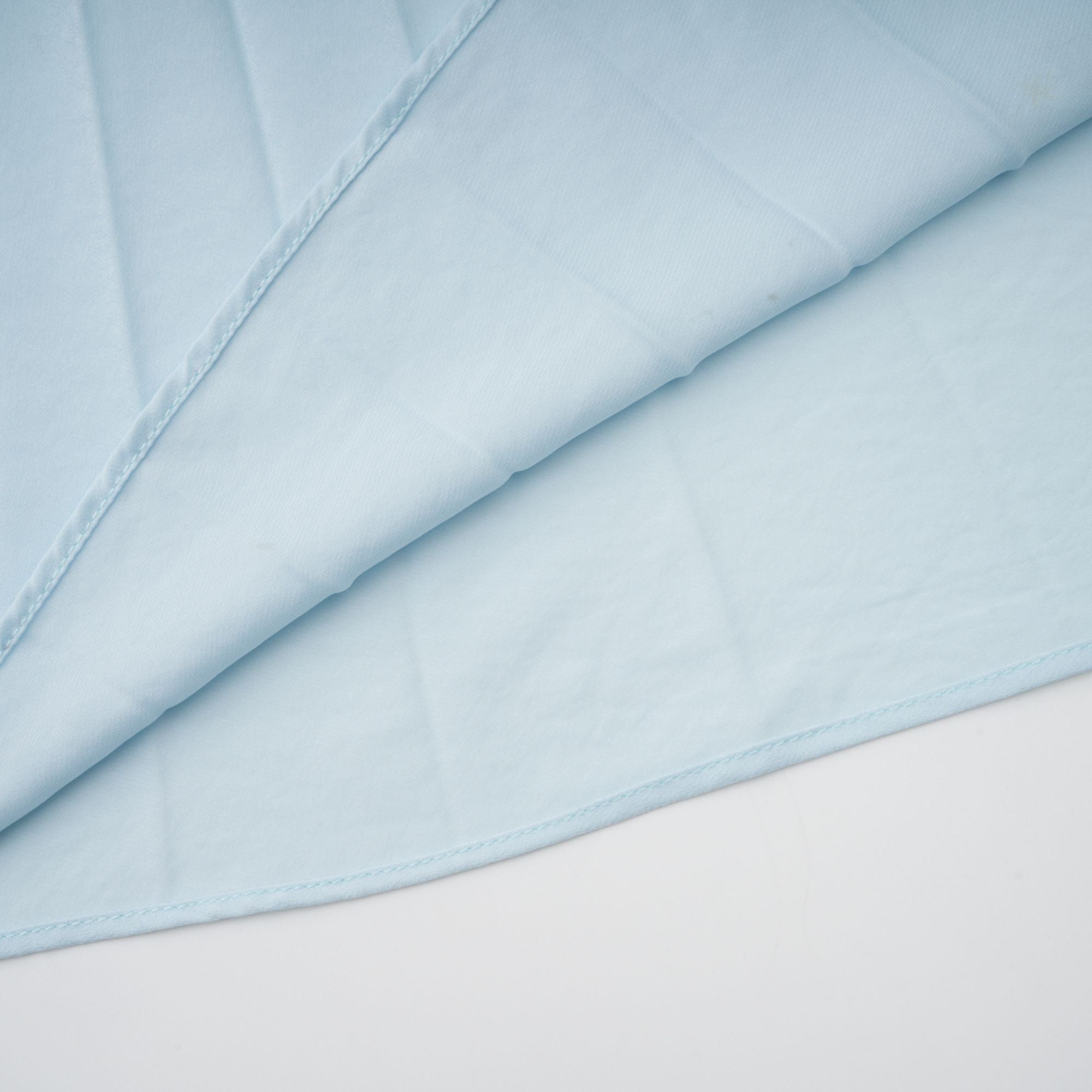 Andréa Blå Plisserad Maxiklänning med Utskurna Detaljer