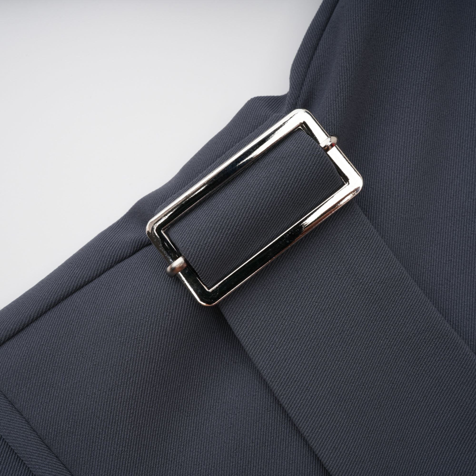 Amelie asymmetrisk jacka med utskurna detaljer 