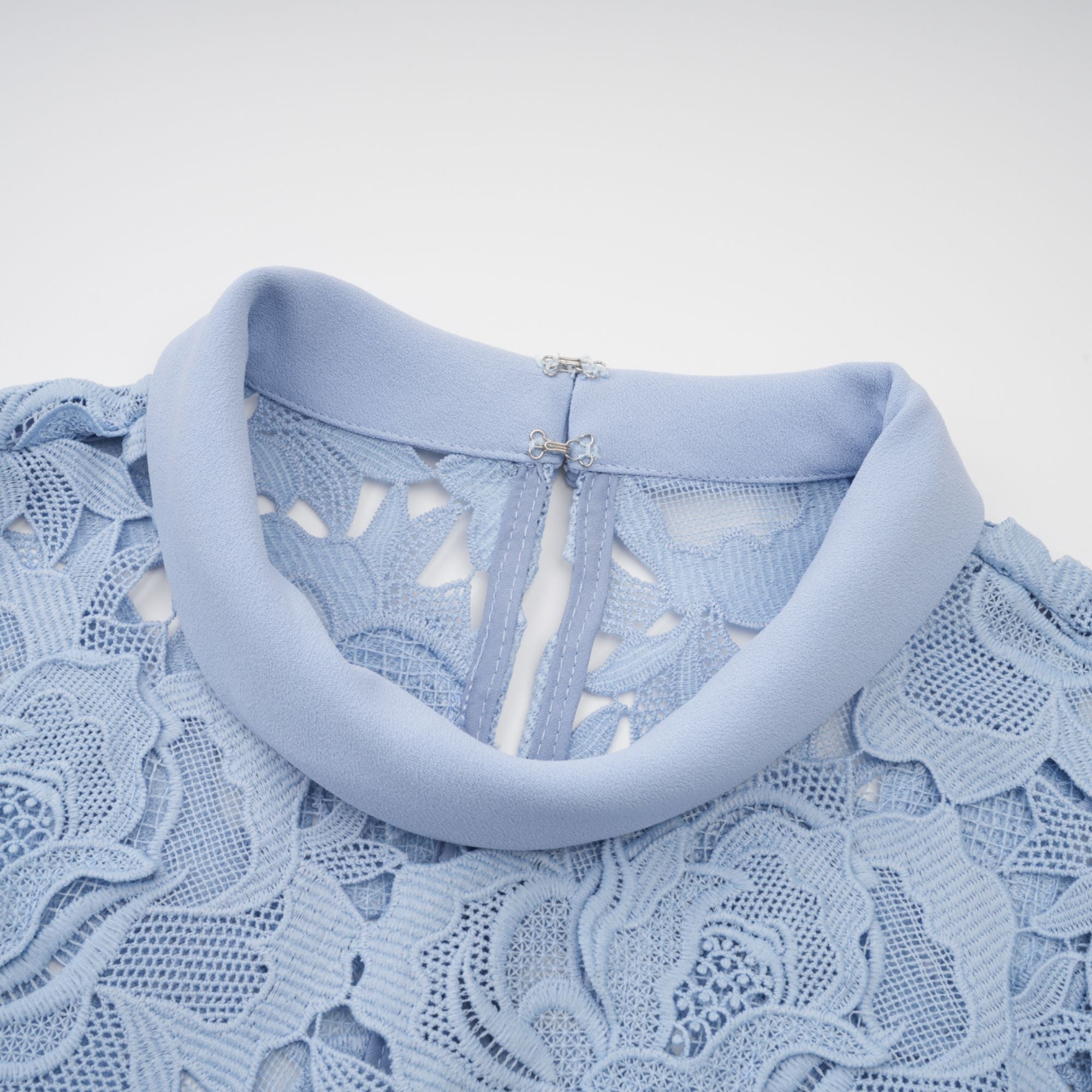 Aurore blå blommig applikation spets midiklänning 