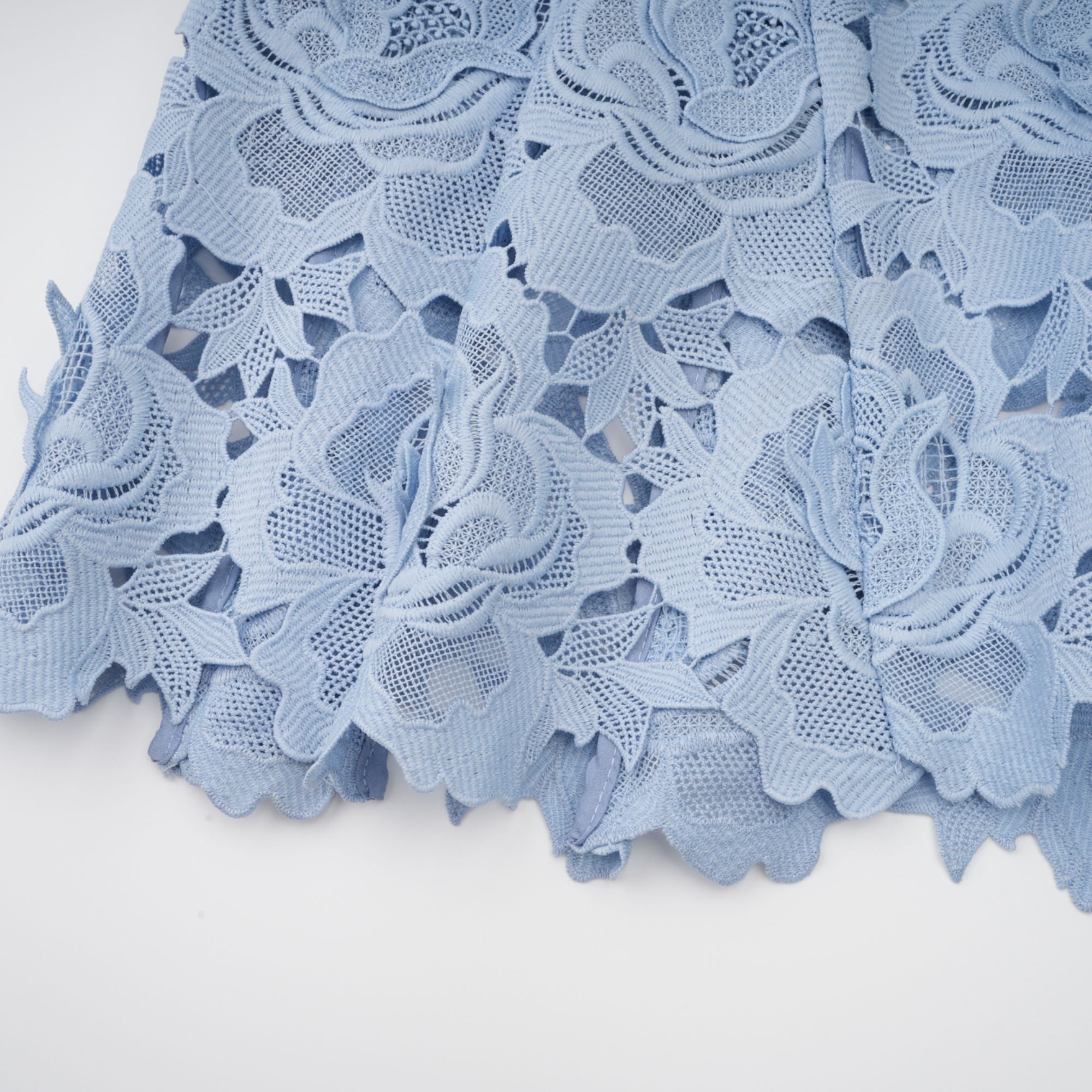 Aurore blå blommig applikation spets midiklänning 