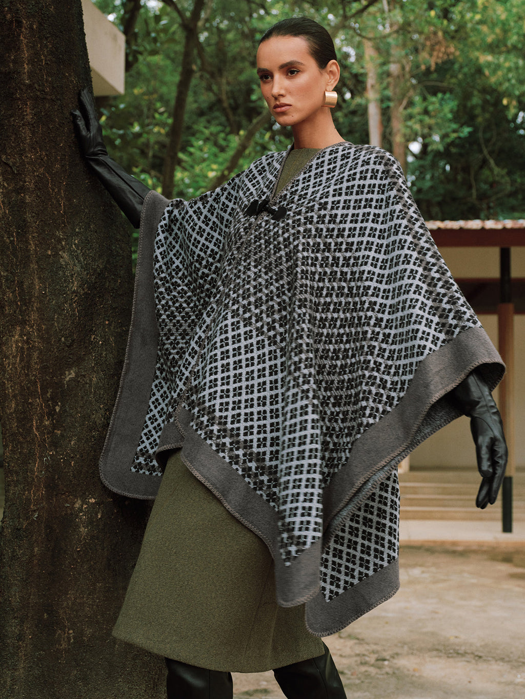 Mandy | Elegant Poncho - Högkvalitativt stickat tyg med rutmönster