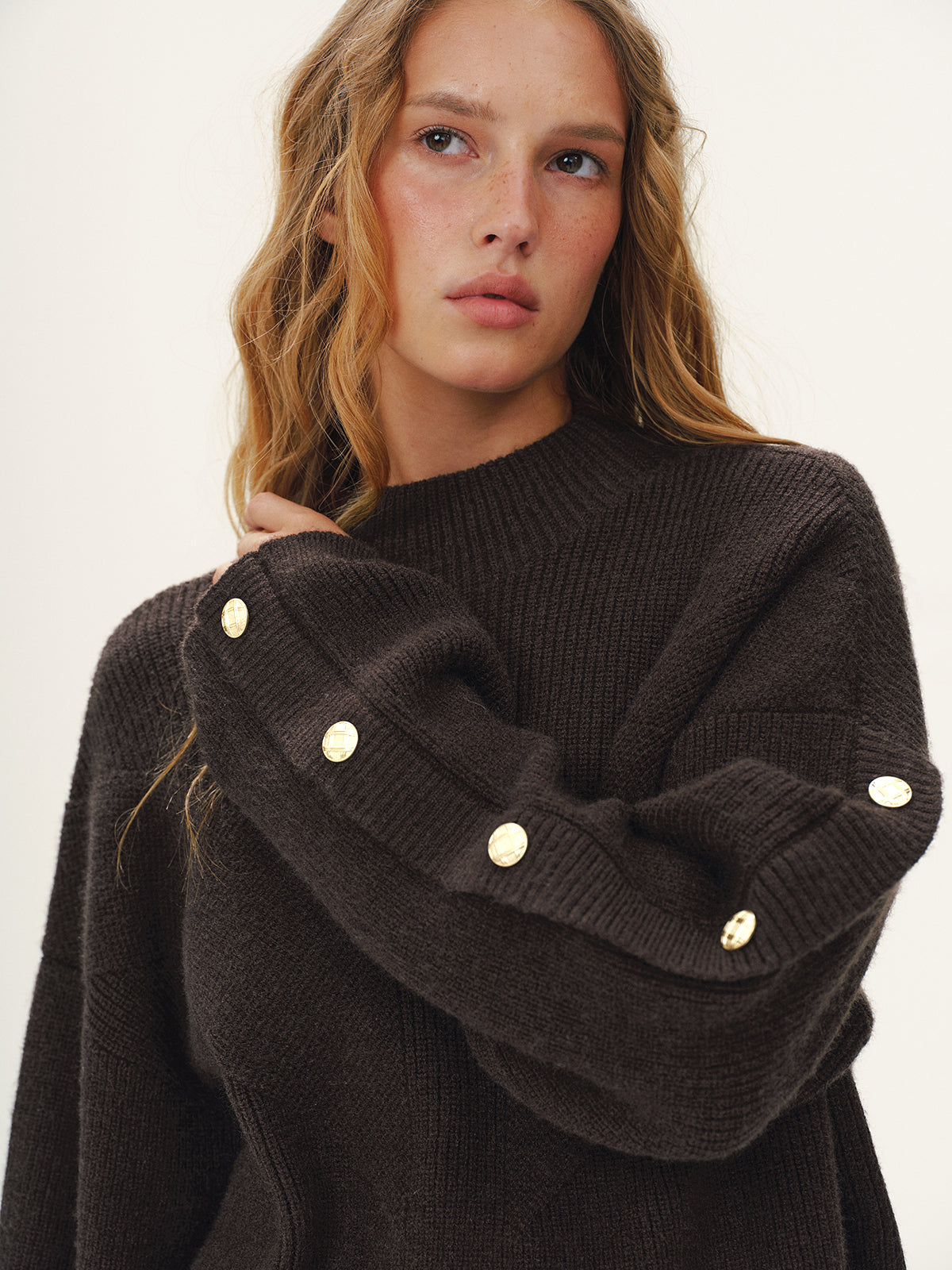 Amber | Stijlvolle Gebreide Dames Trui - Knoop details en Lichte Stretch