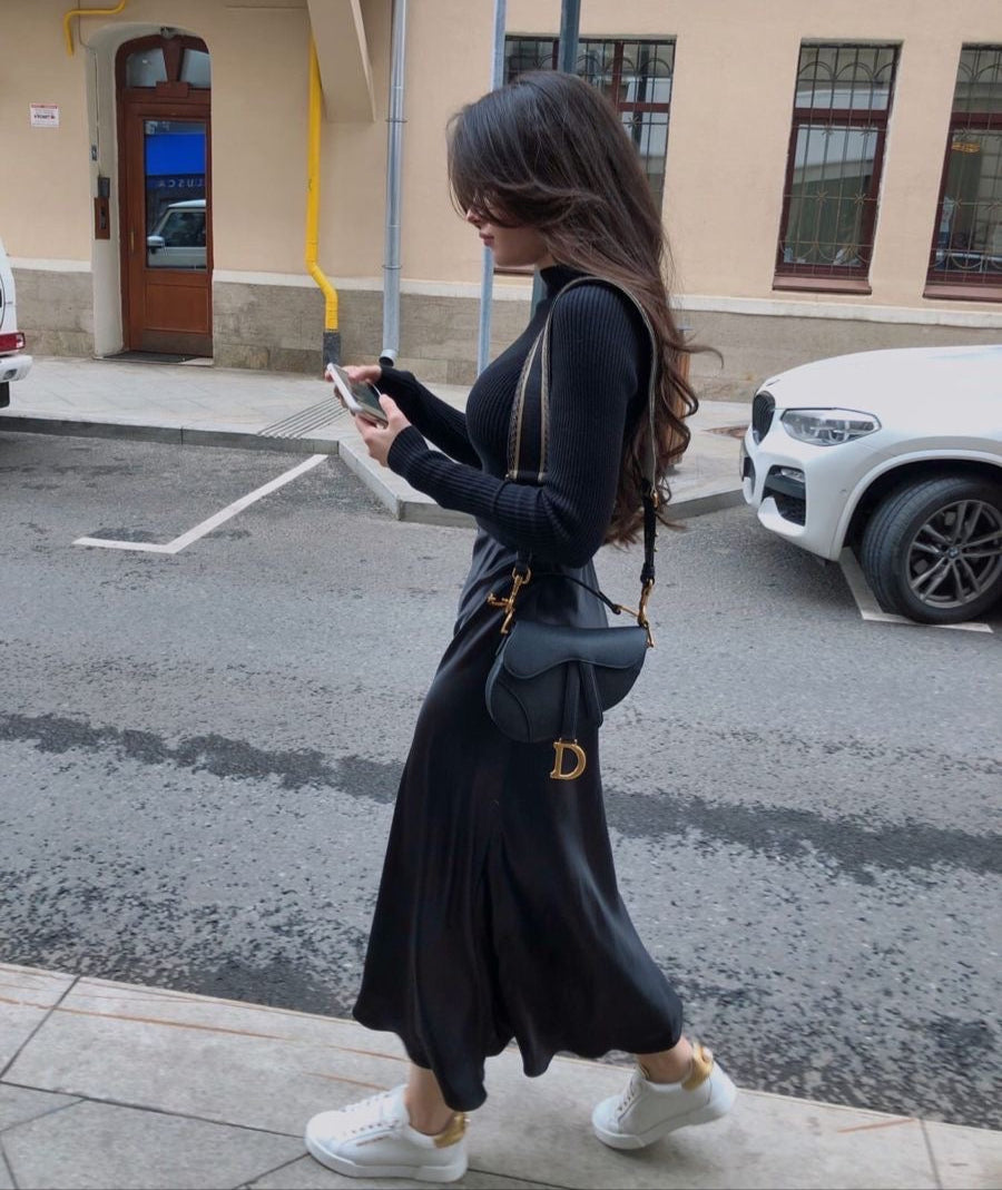 Adrianne | Maxikjol i satin med subtil glans - Bekväm och luftig